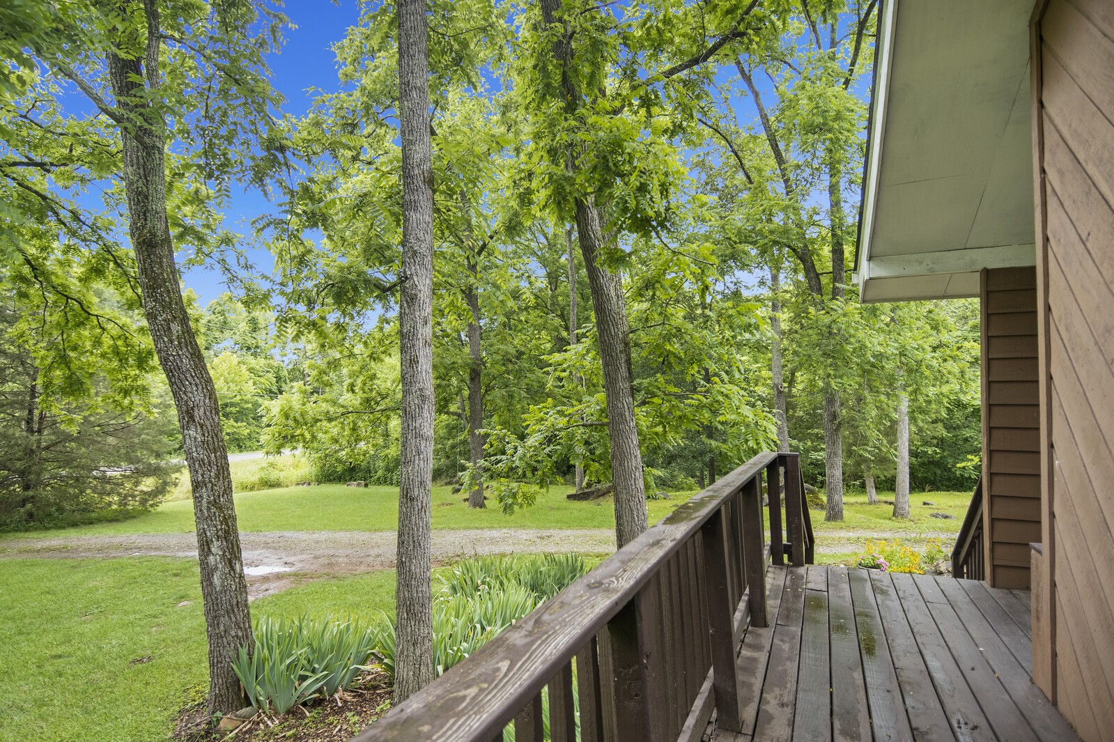 1990 Old Clarksville Pike