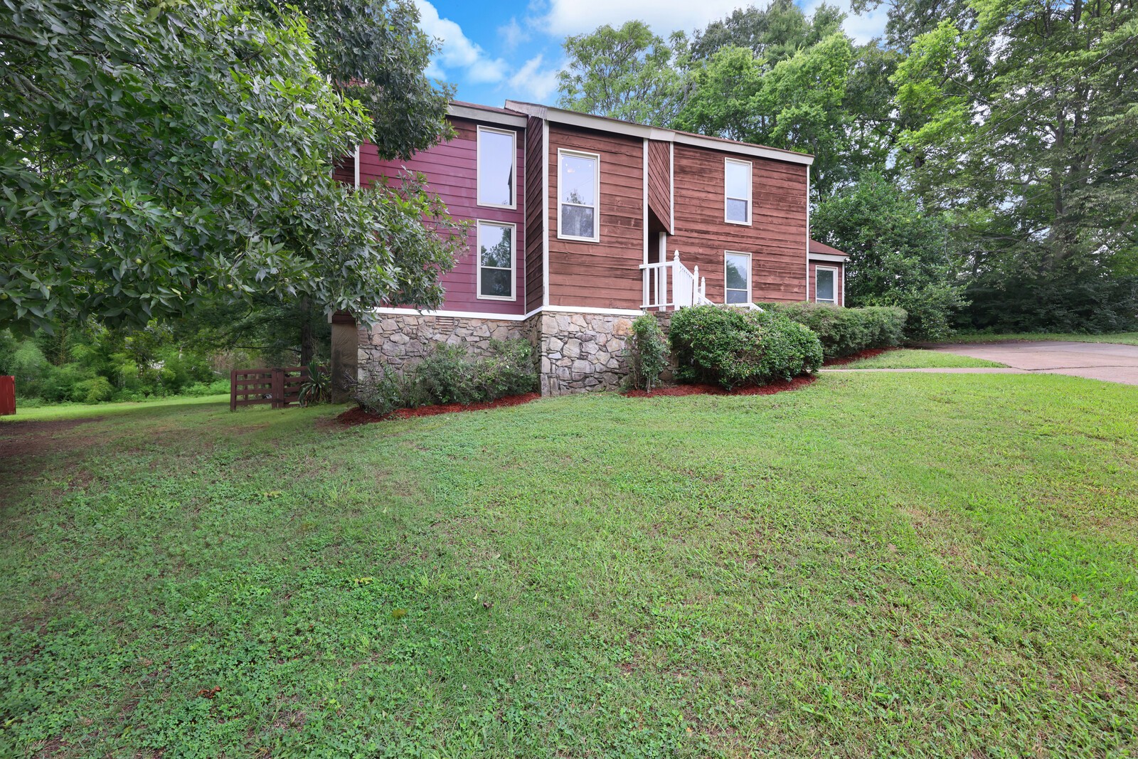 313 Canberra Ct