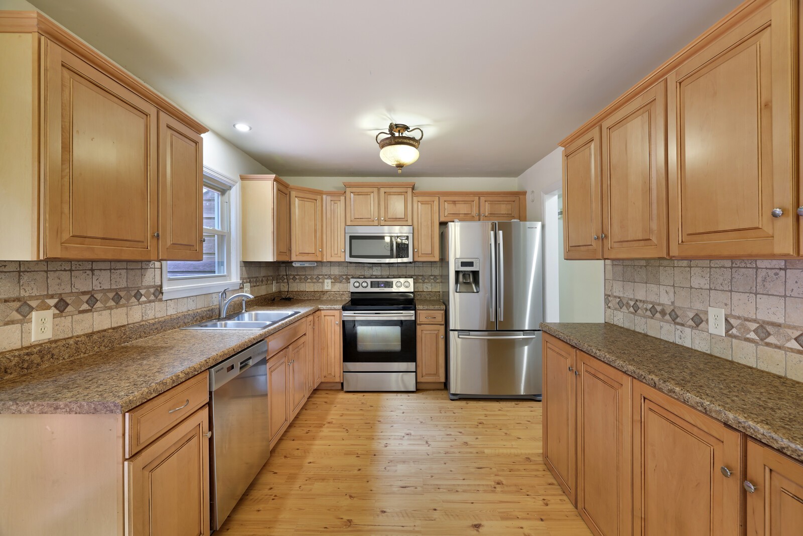 313 Canberra Ct