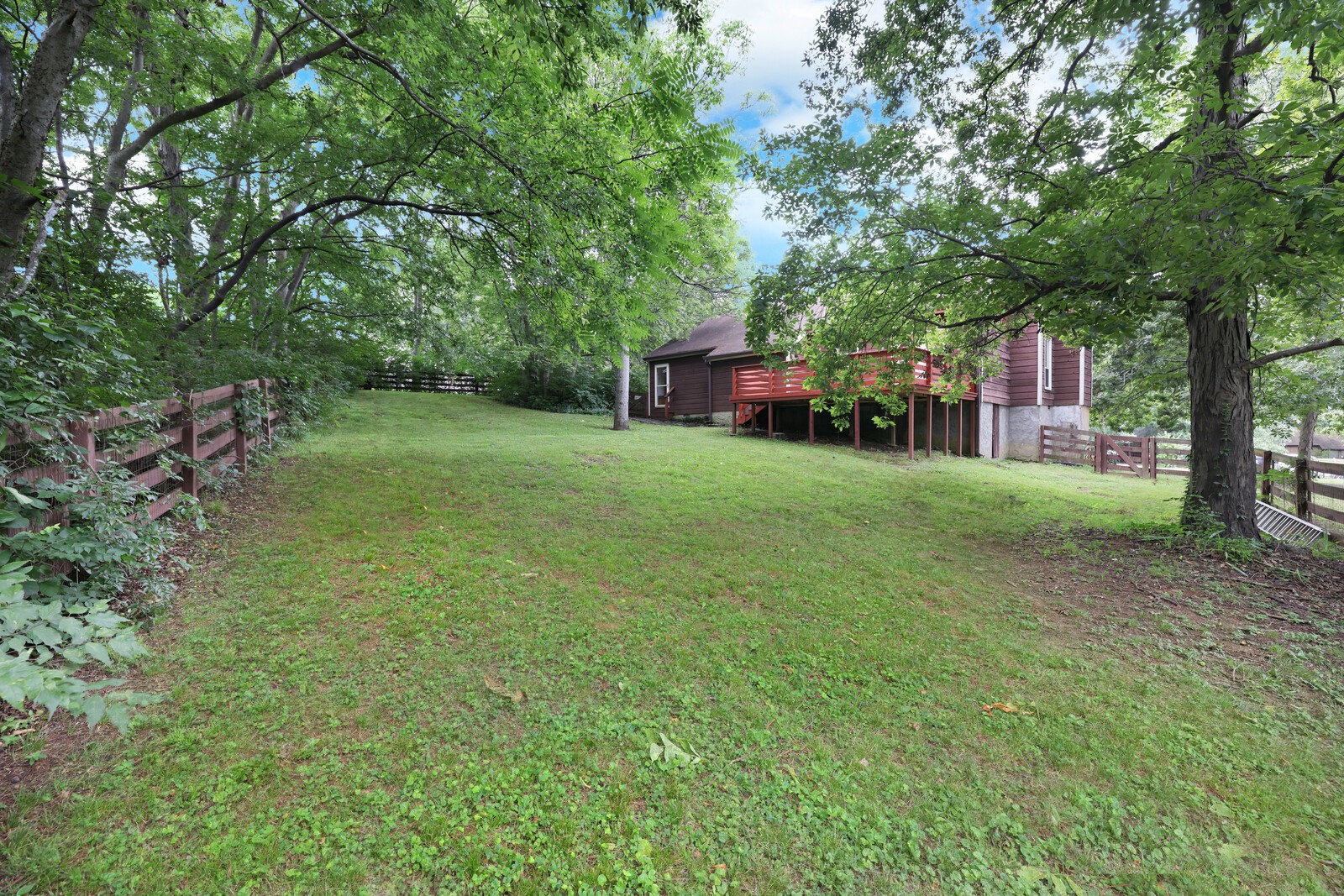 313 Canberra Ct