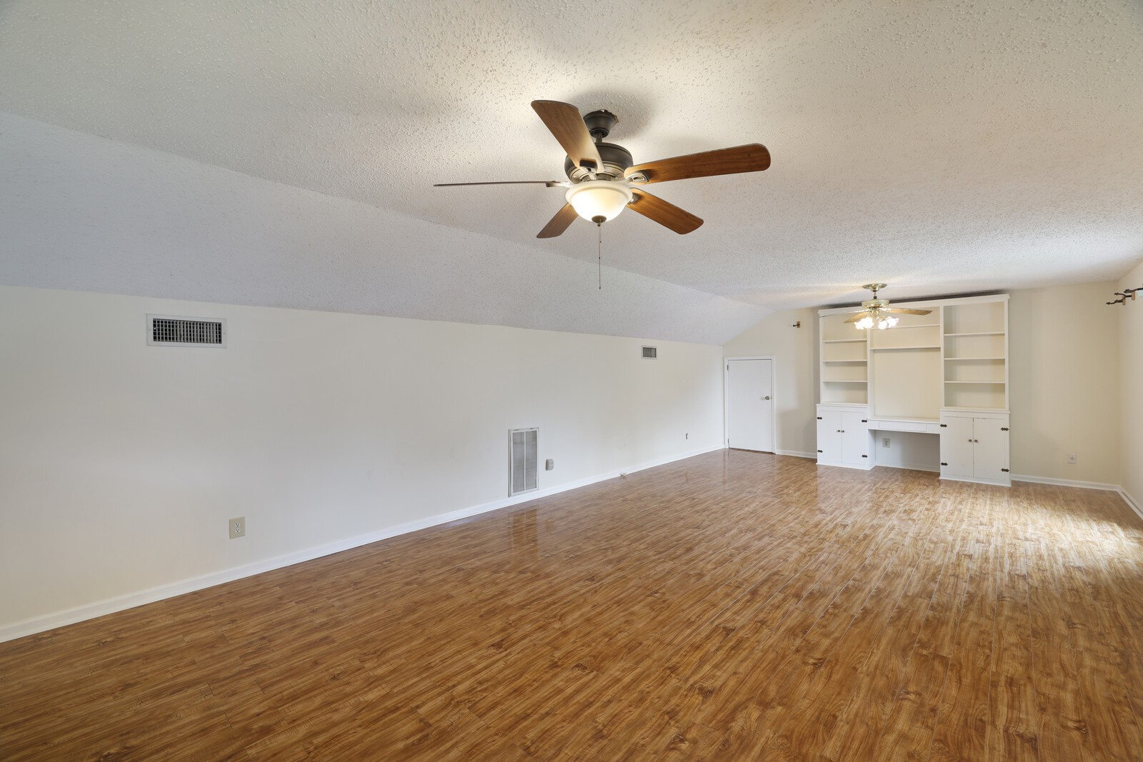 313 Canberra Ct