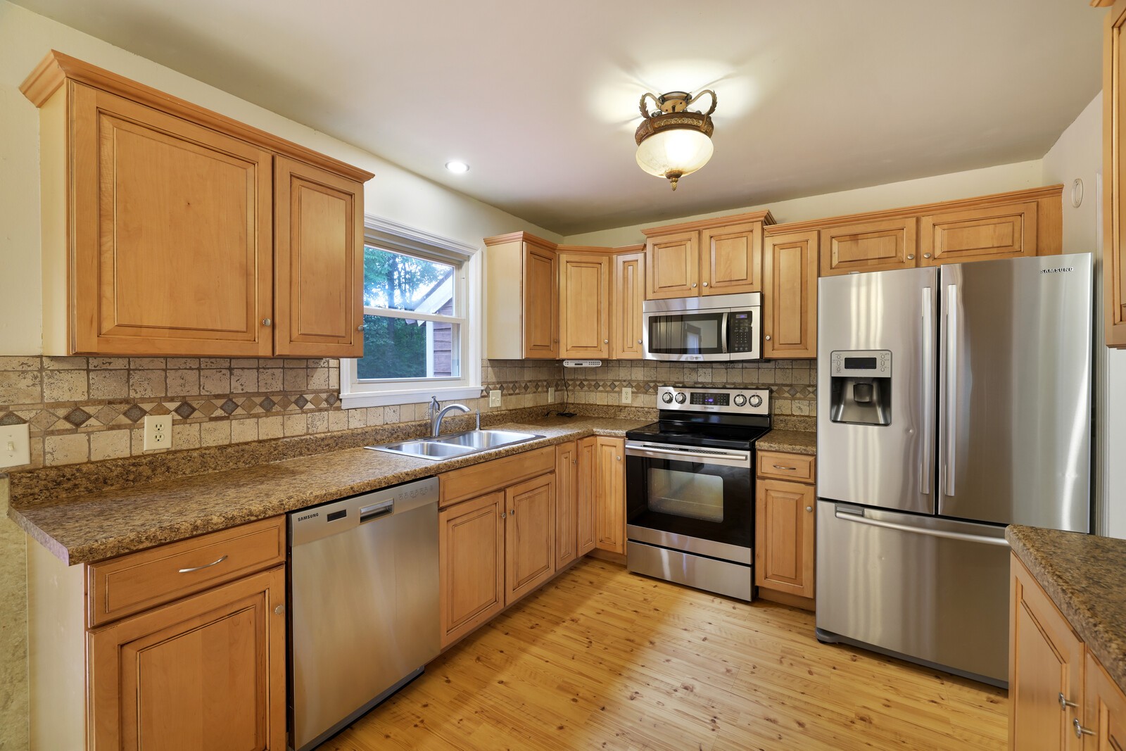 313 Canberra Ct