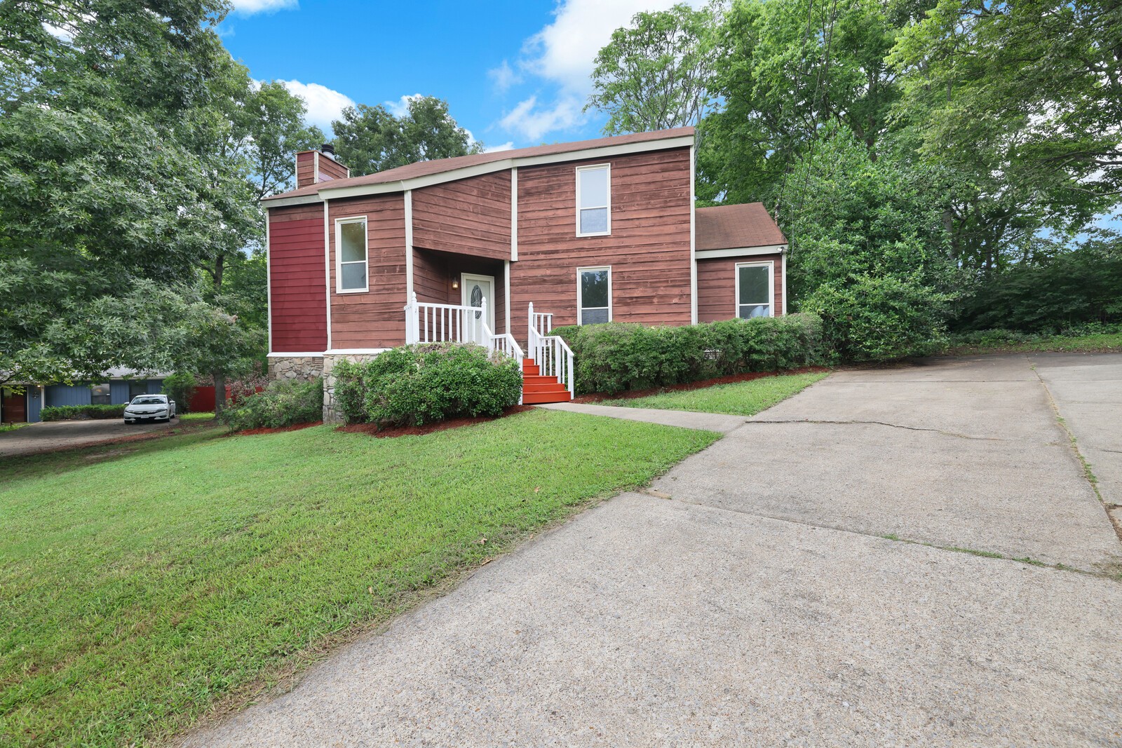 313 Canberra Ct