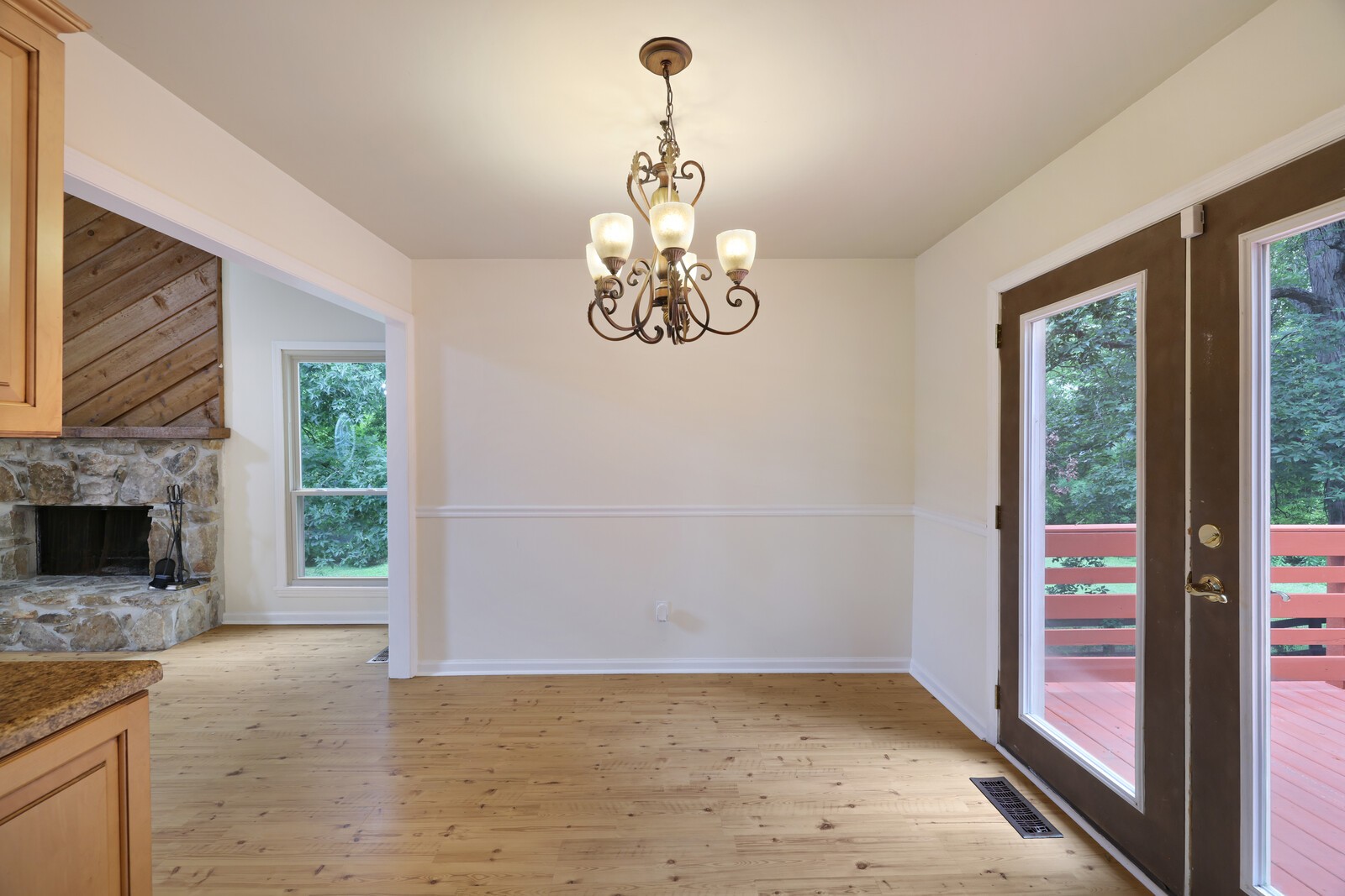 313 Canberra Ct