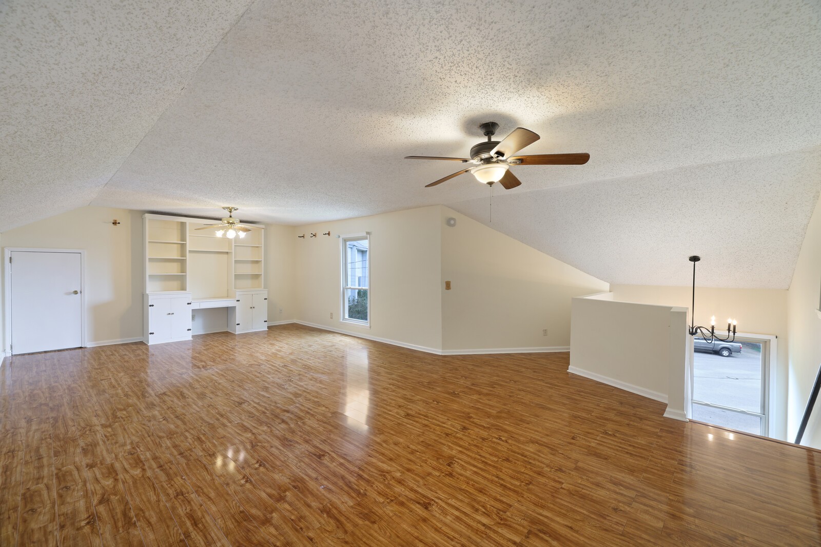 313 Canberra Ct