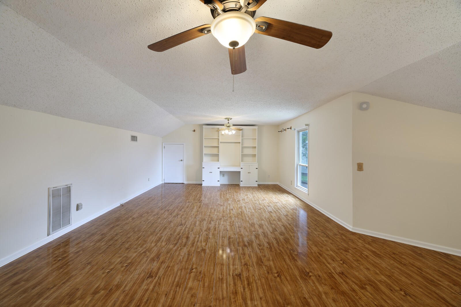 313 Canberra Ct