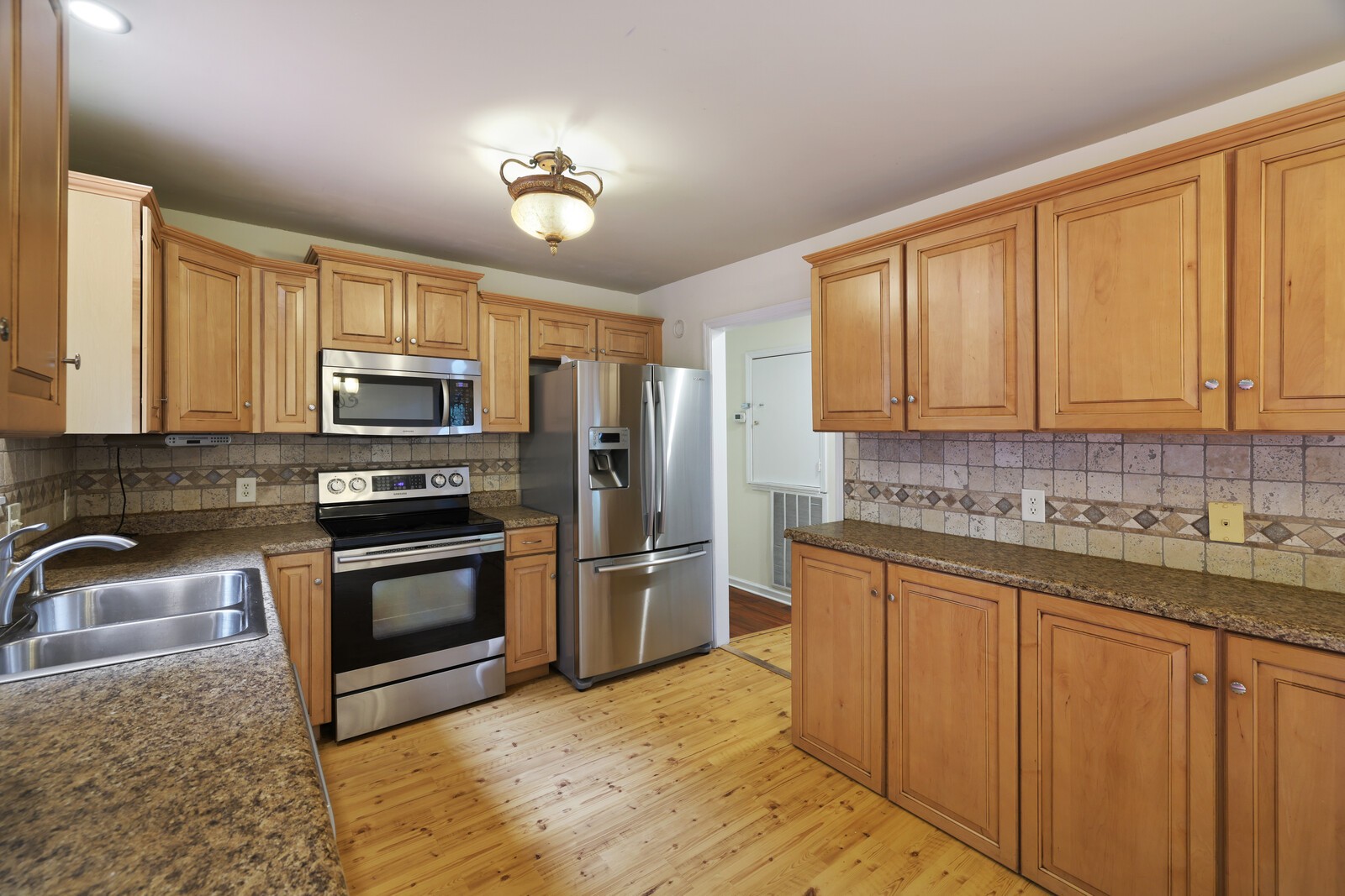 313 Canberra Ct