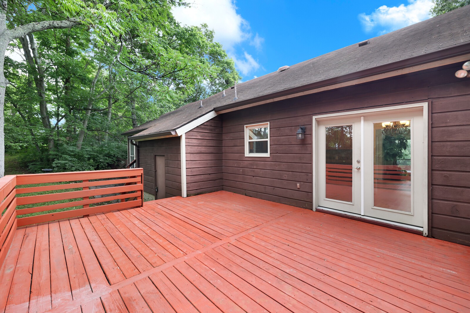 313 Canberra Ct
