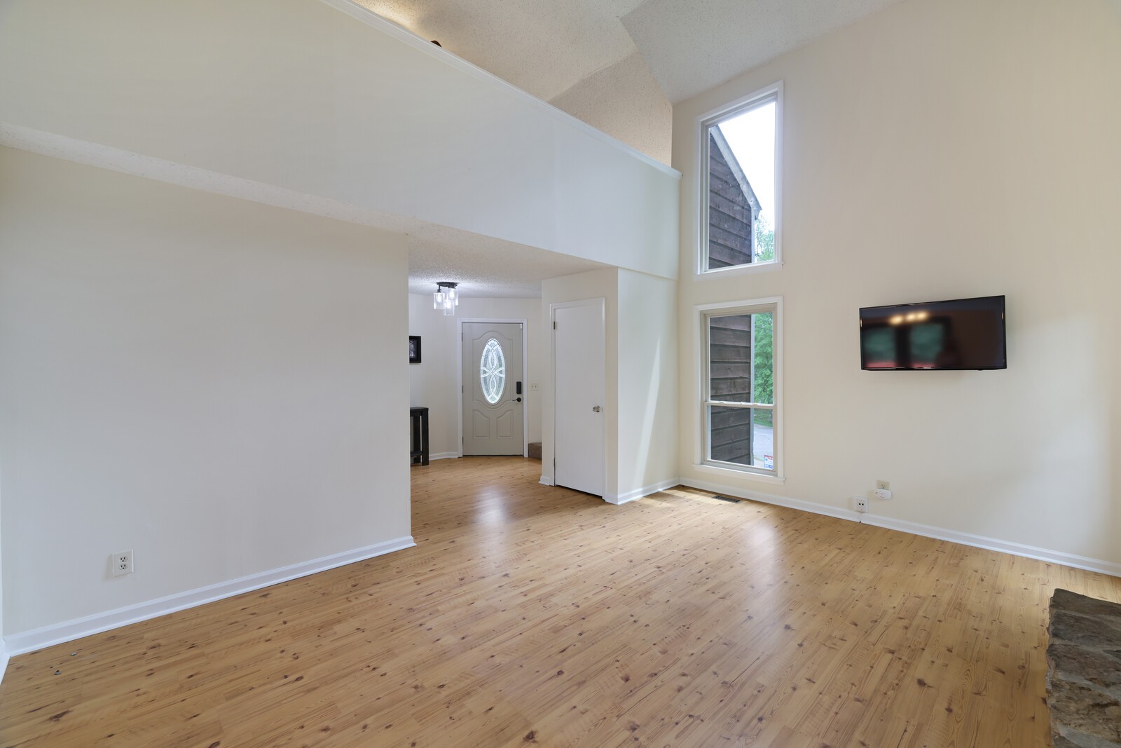 313 Canberra Ct