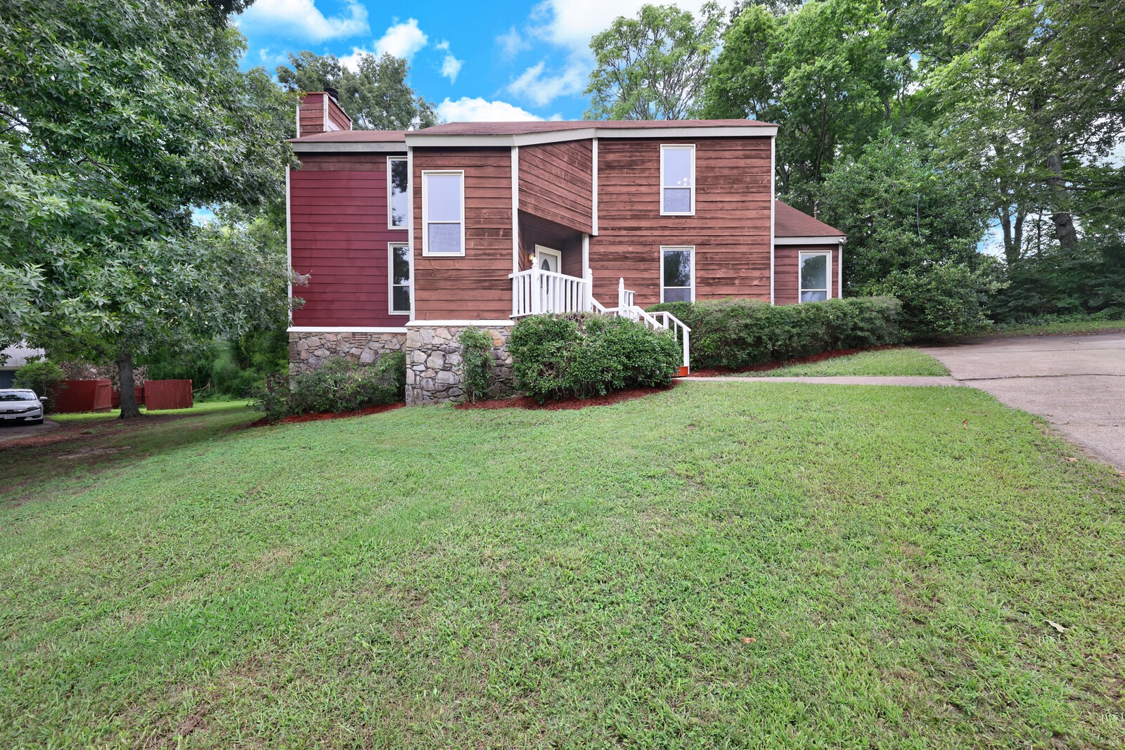 313 Canberra Ct