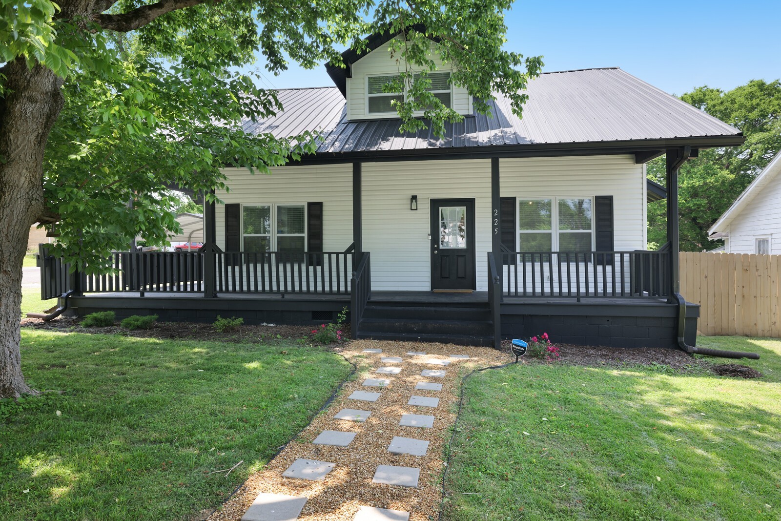 225 E Winchester St