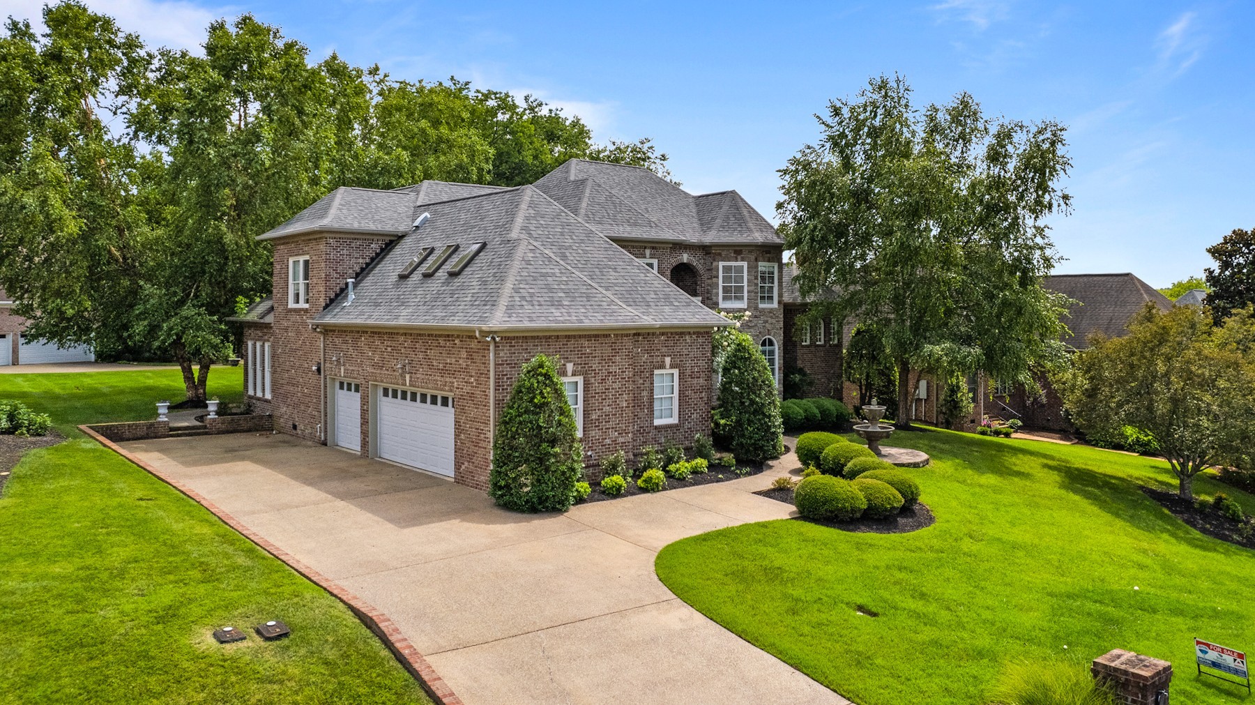 425 Ridgecrest Ln