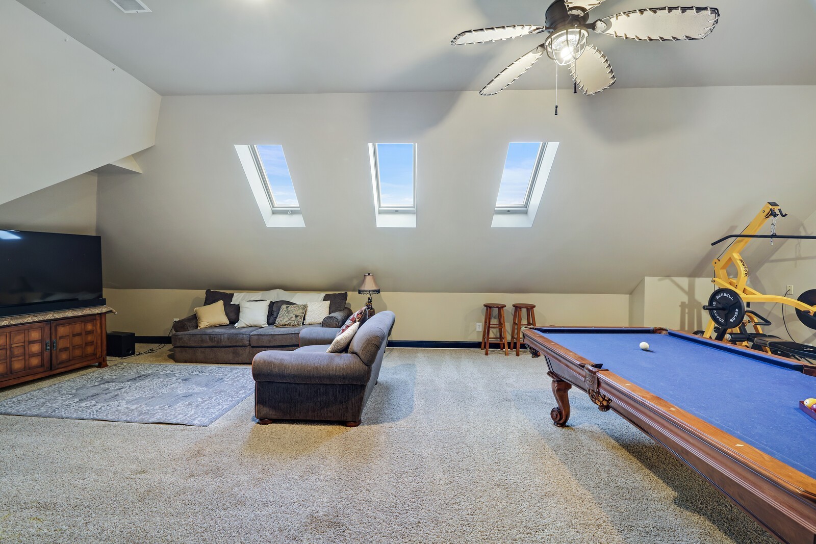 425 Ridgecrest Ln