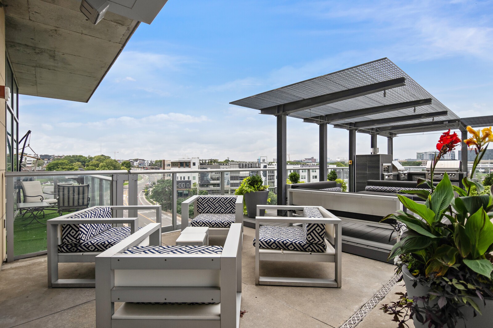 700 12th Ave, S Unit: 812