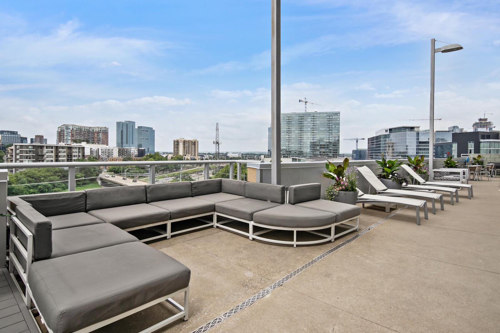 700 12th Ave, S Unit: 812