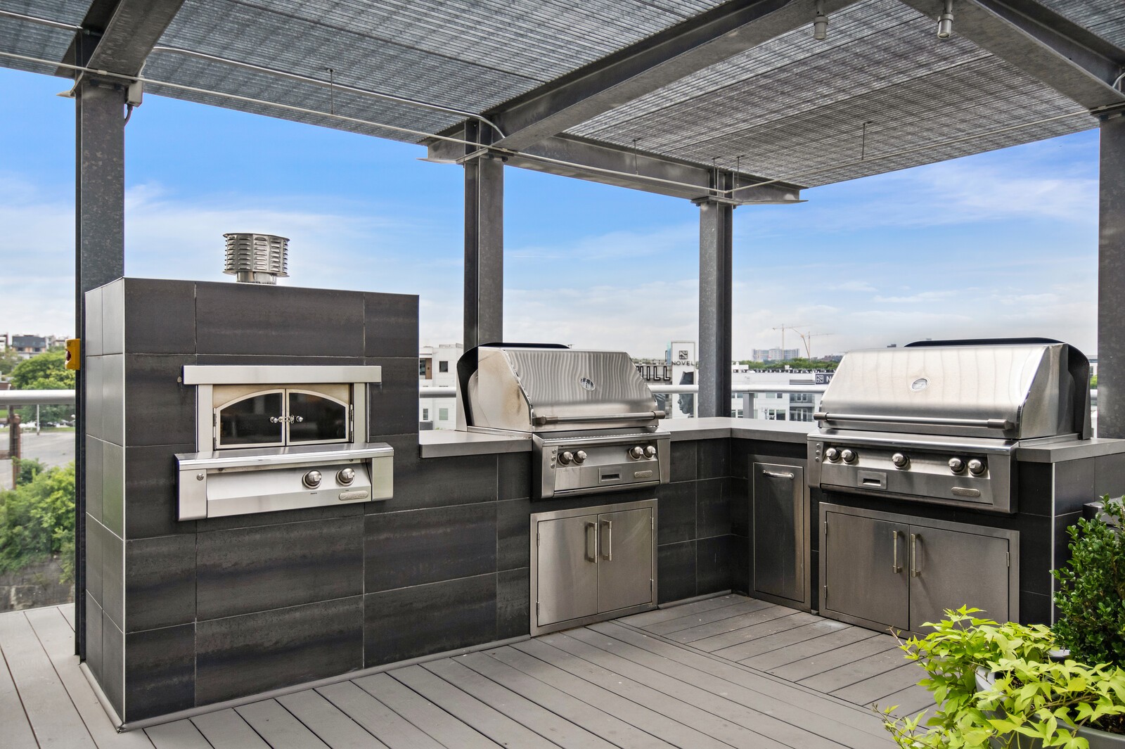700 12th Ave, S Unit: 812