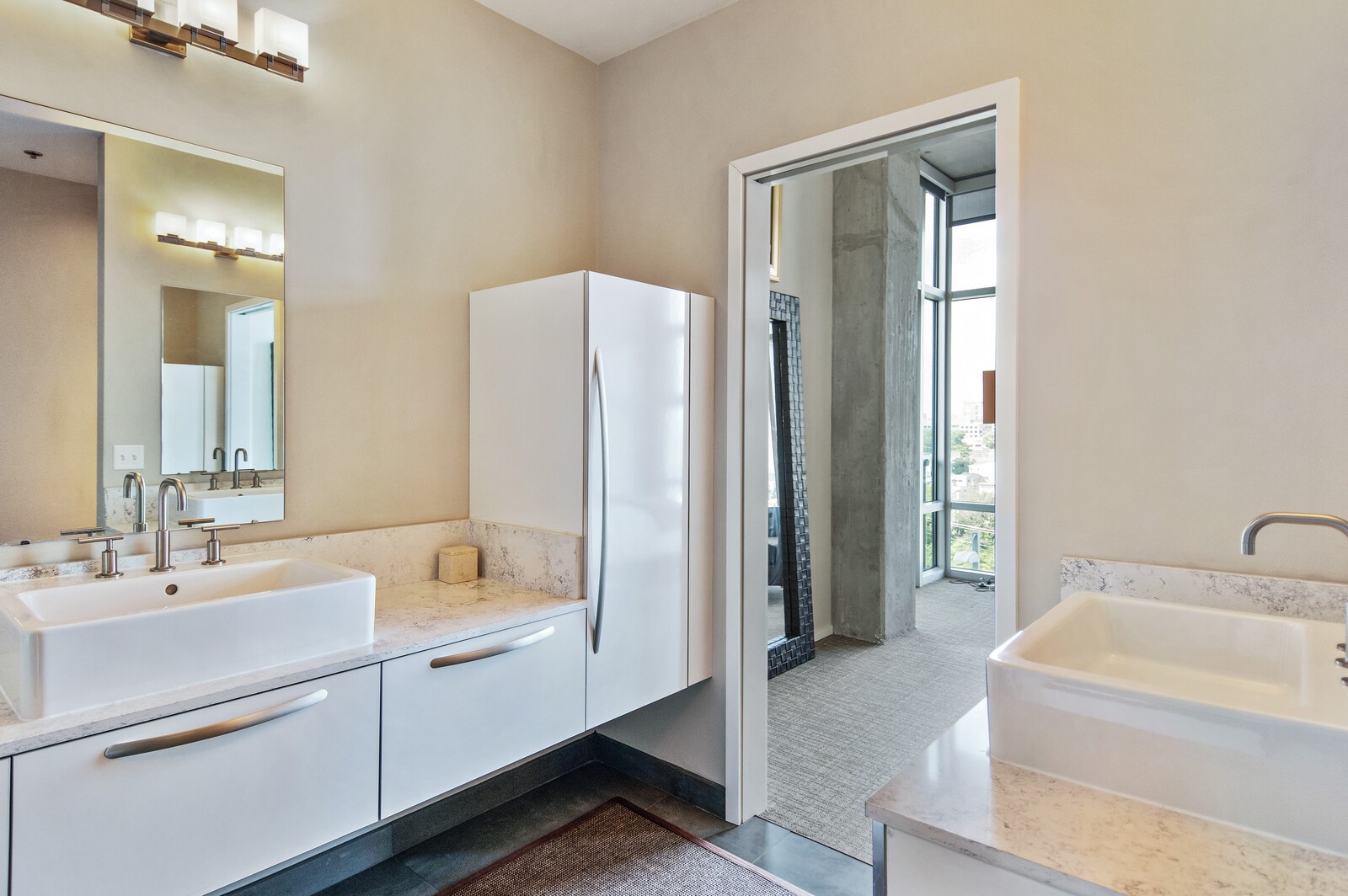 700 12th Ave, S Unit: 812