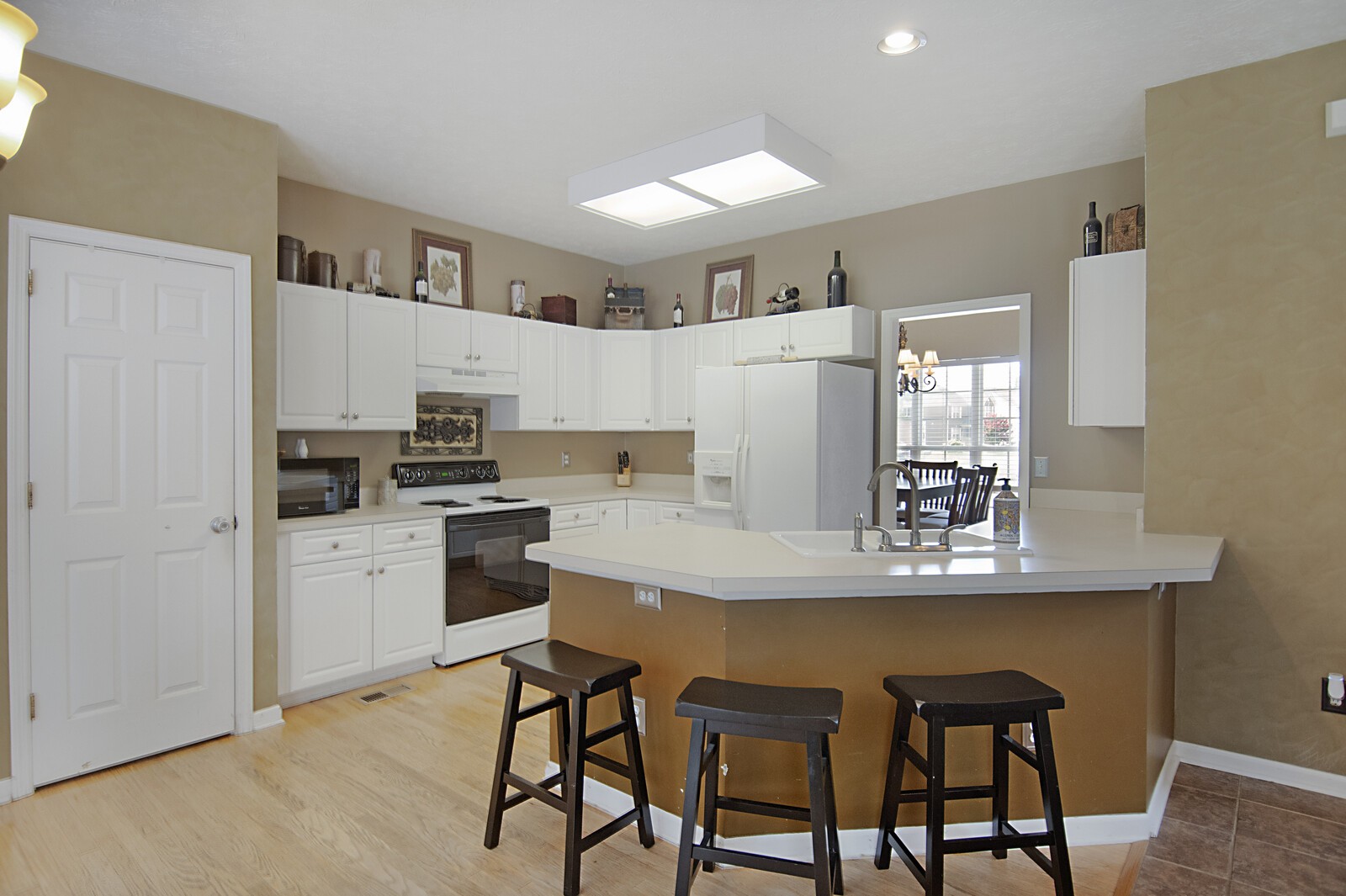 3253 River Walk Dr