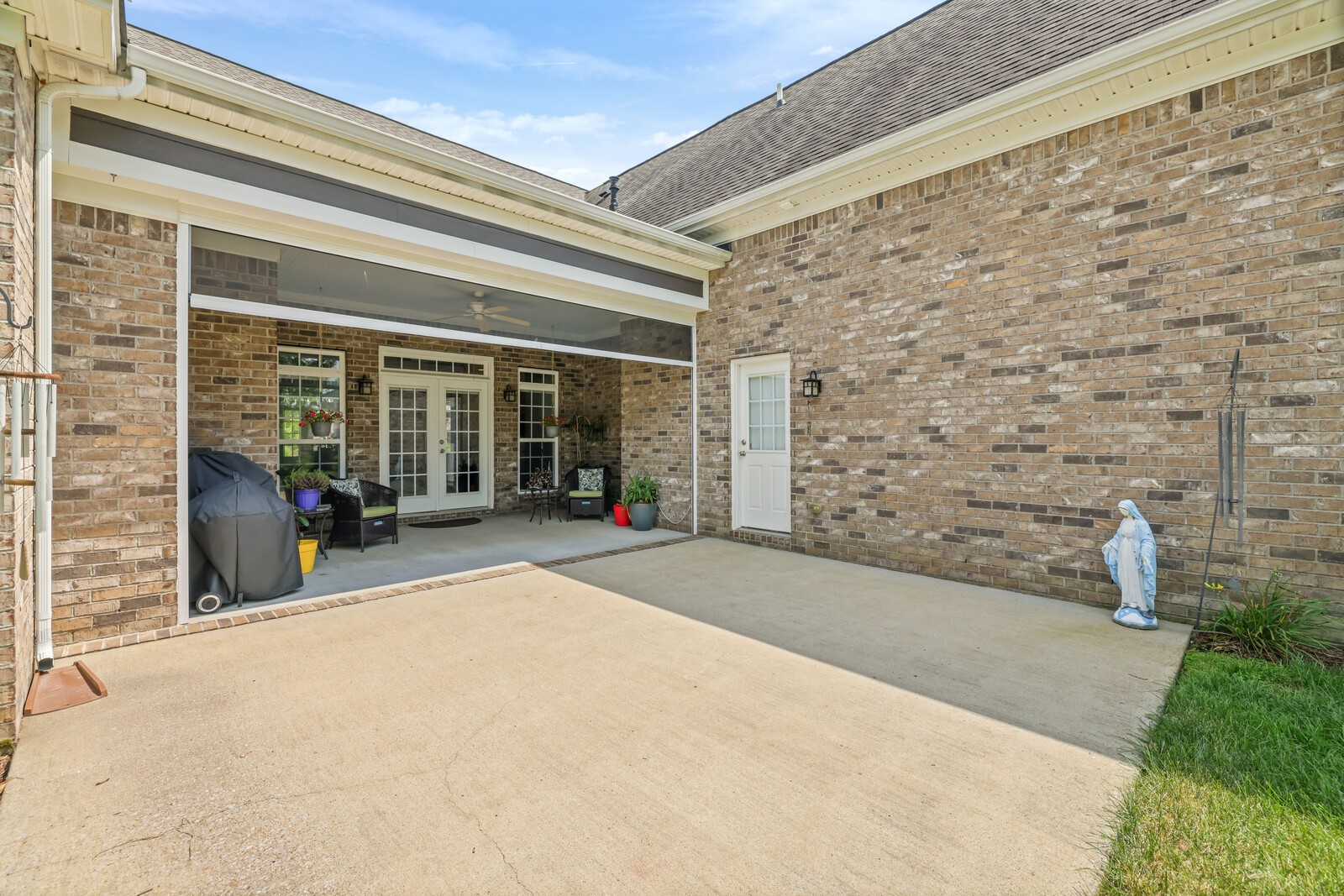 3221 Chinoe Dr