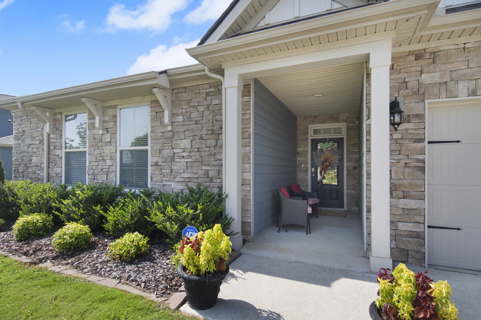 6742 Tulip Tree Dr