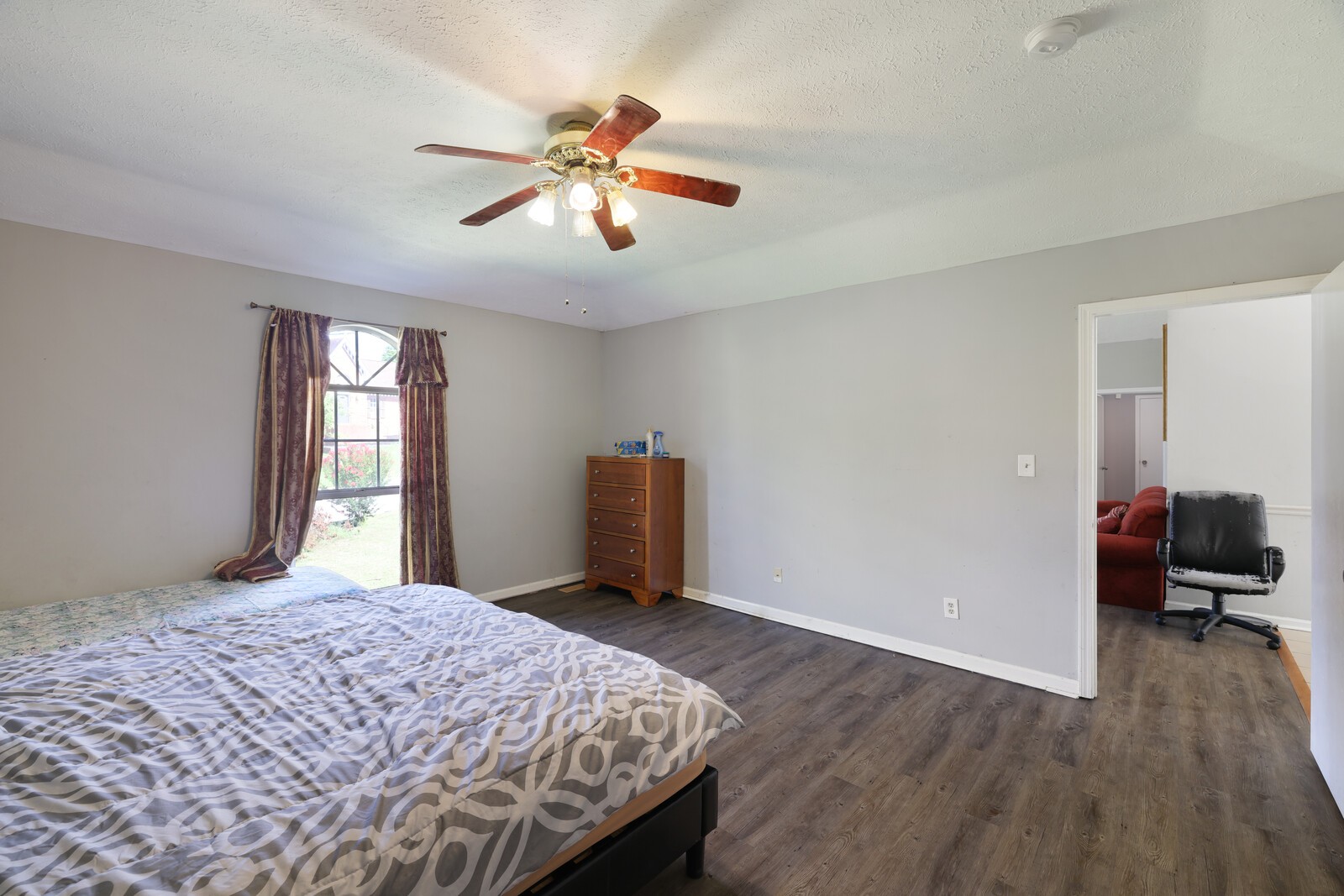 3128 Roundwood Forest Ln