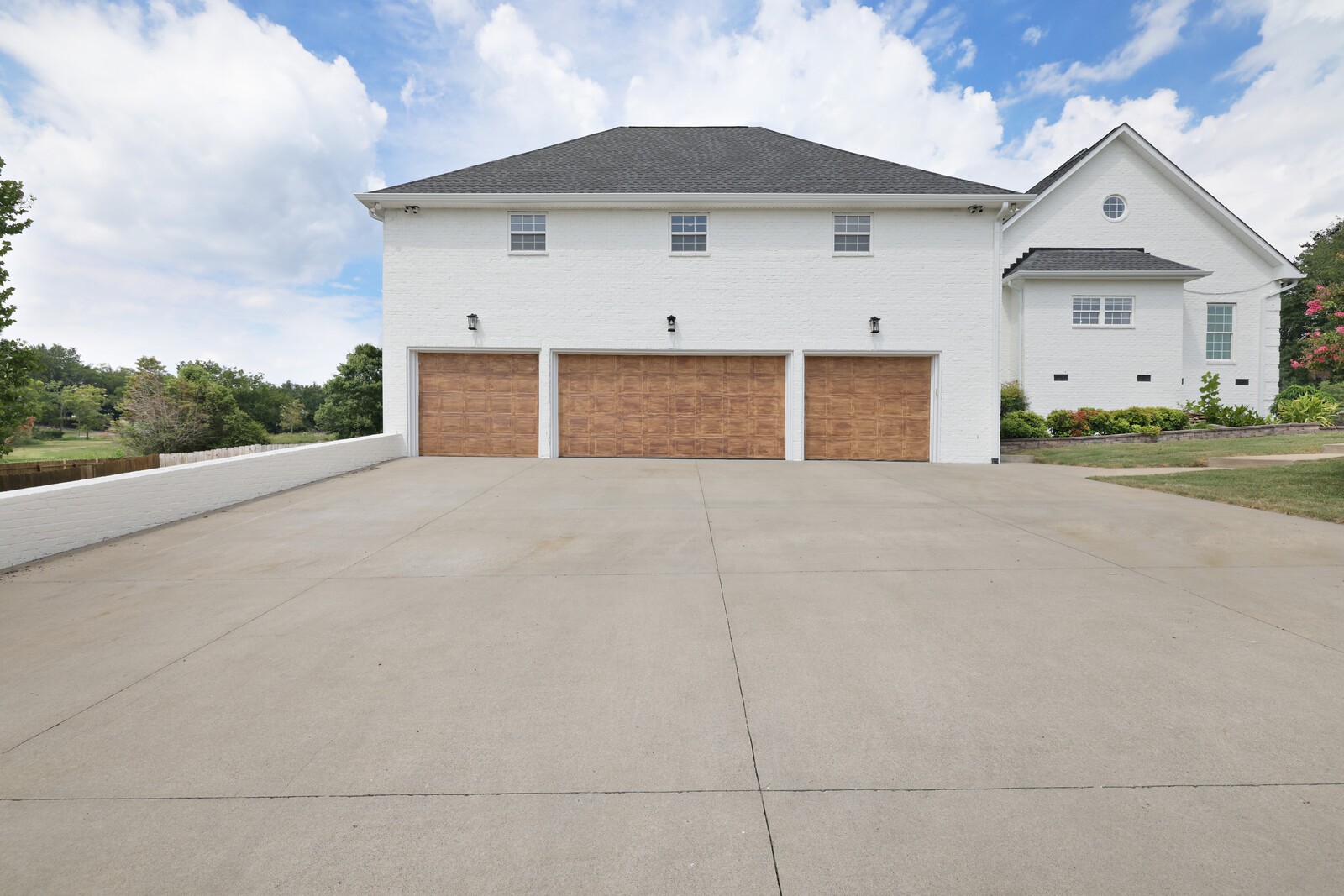 400 Leslie Way