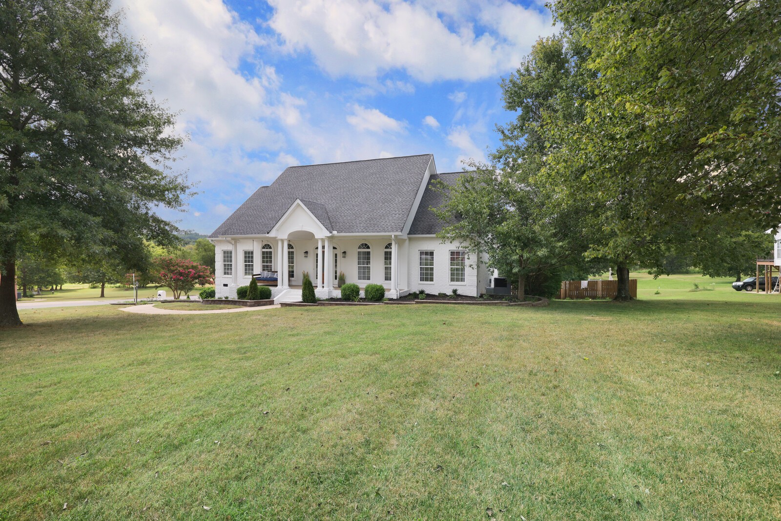 400 Leslie Way