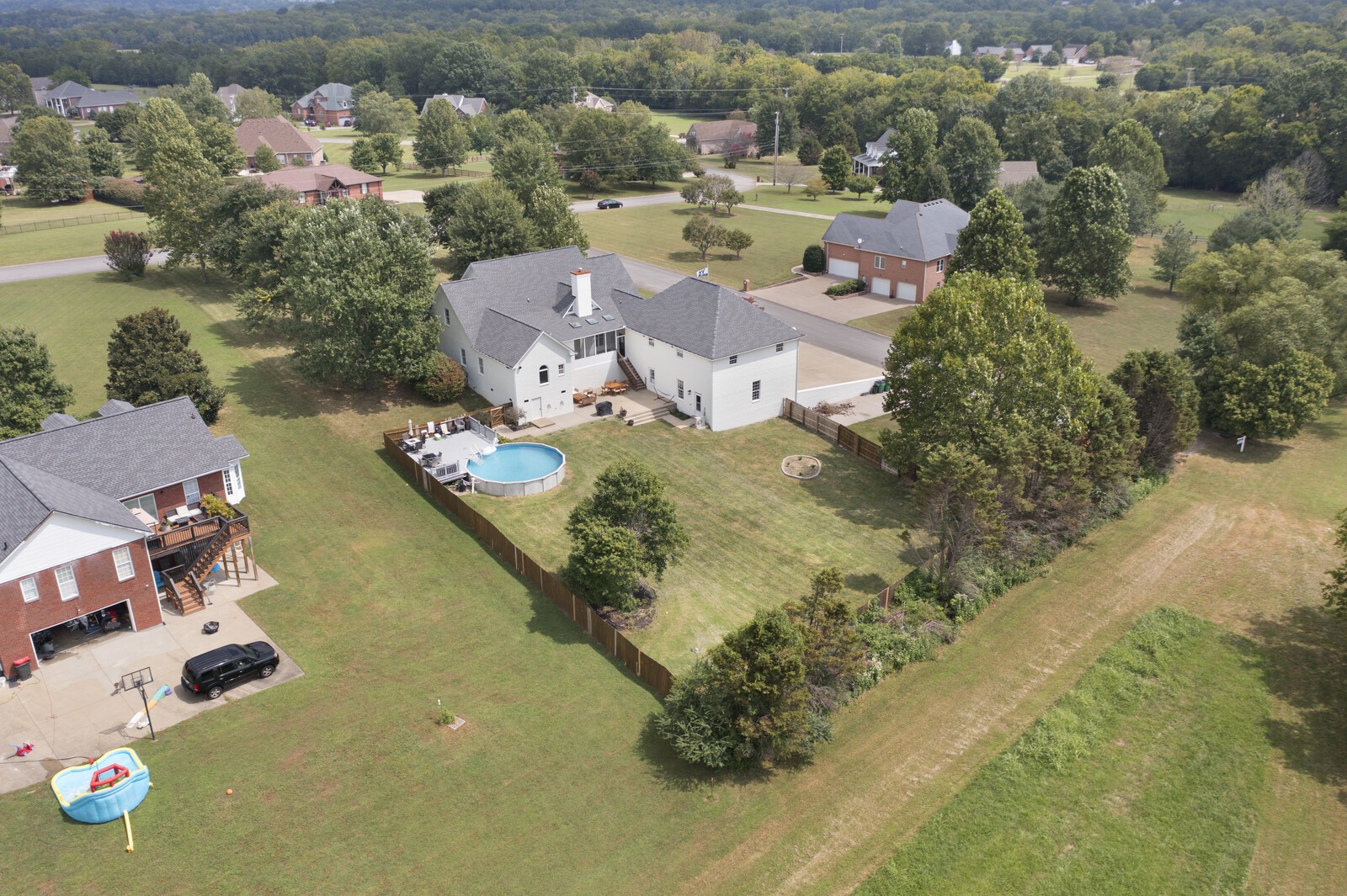 400 Leslie Way