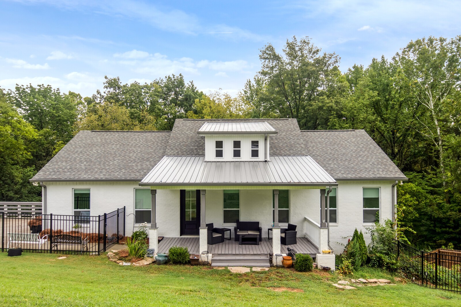 805 Oak Knoll Cir