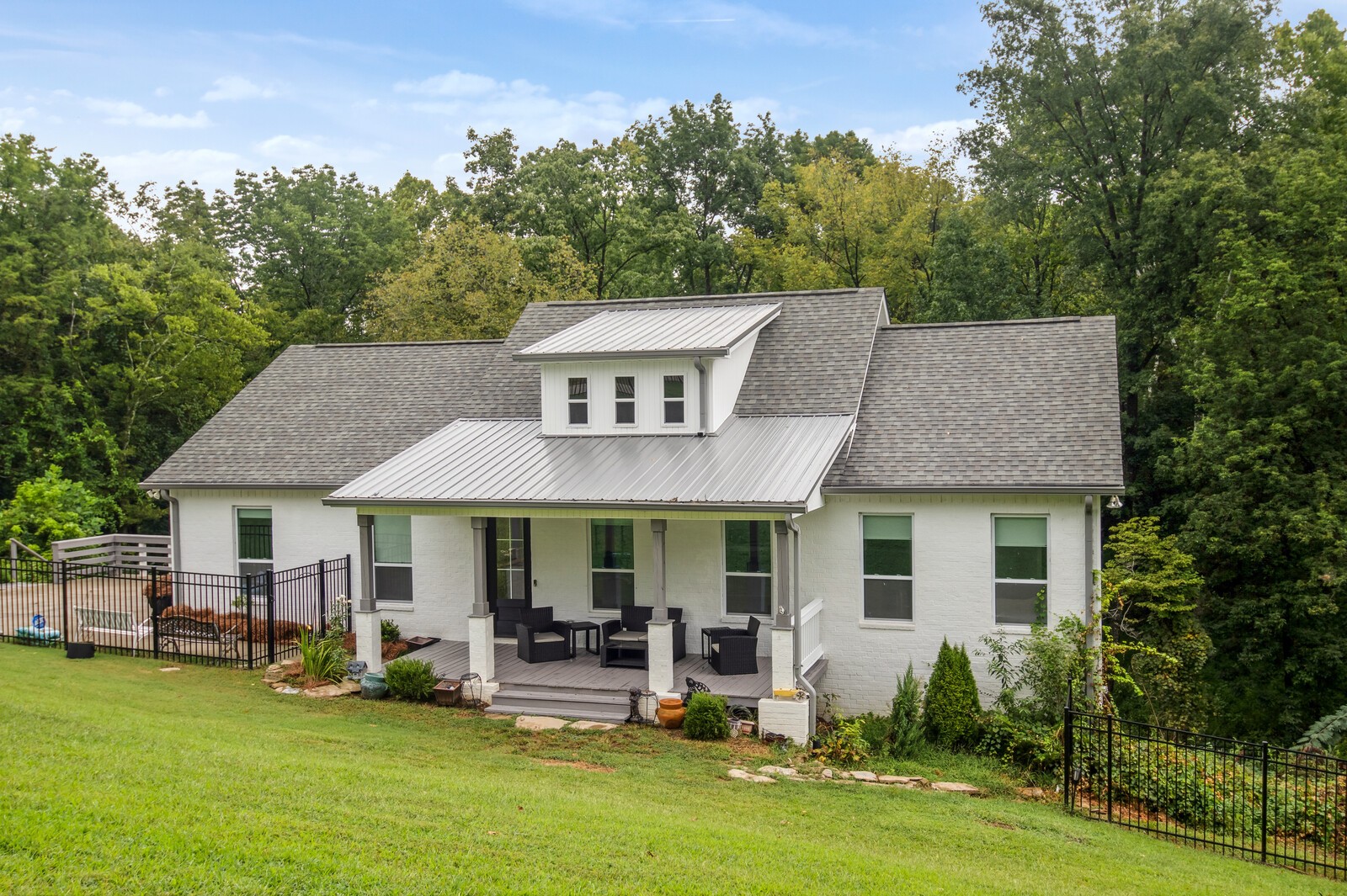 805 Oak Knoll Cir