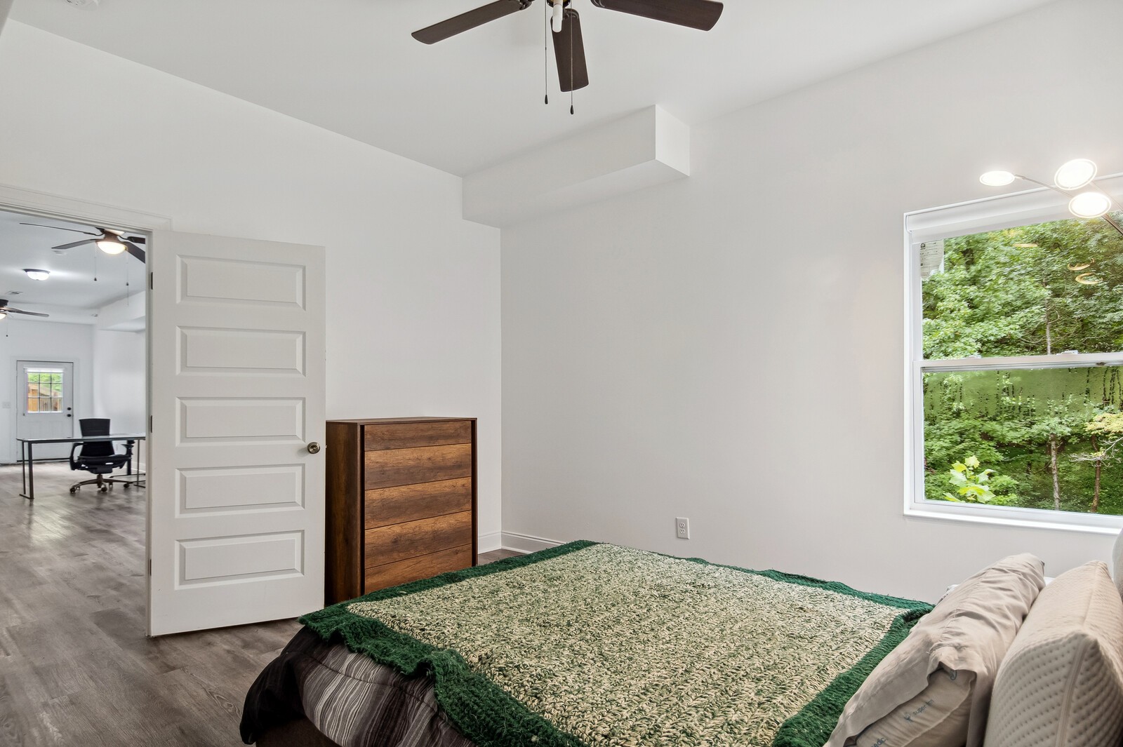 805 Oak Knoll Cir