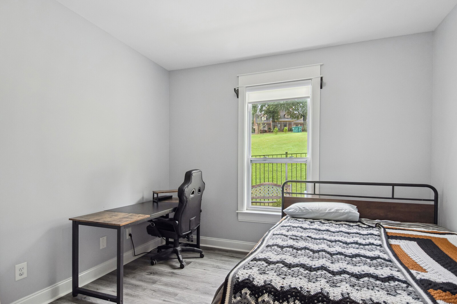 805 Oak Knoll Cir