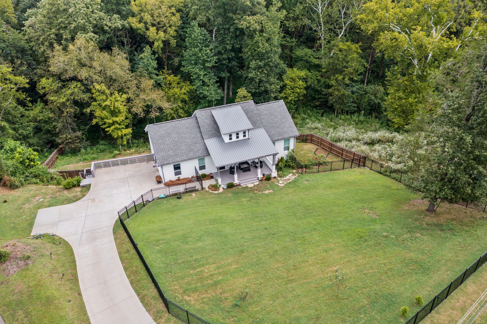 805 Oak Knoll Cir