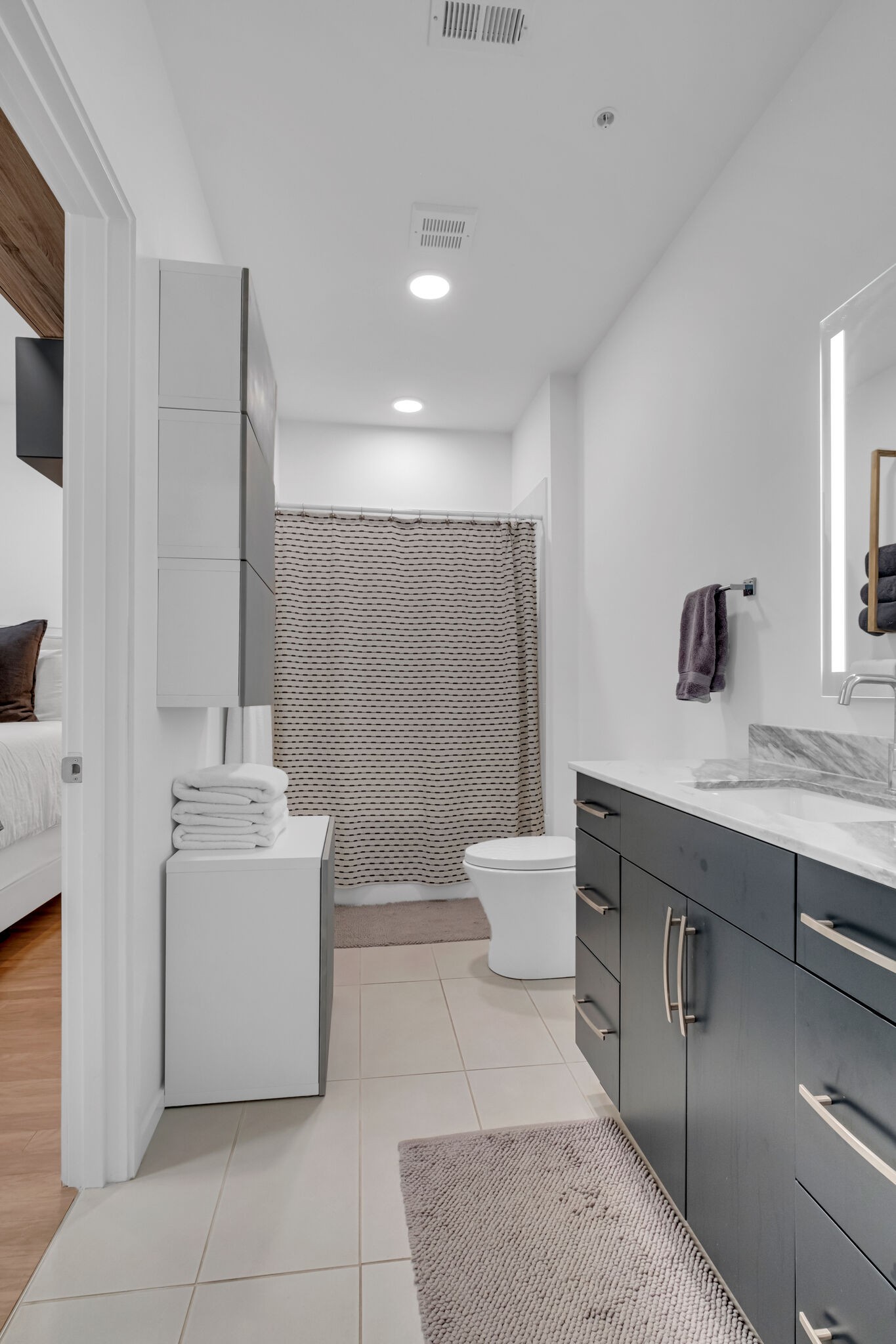 806 Olympic St Unit: 202