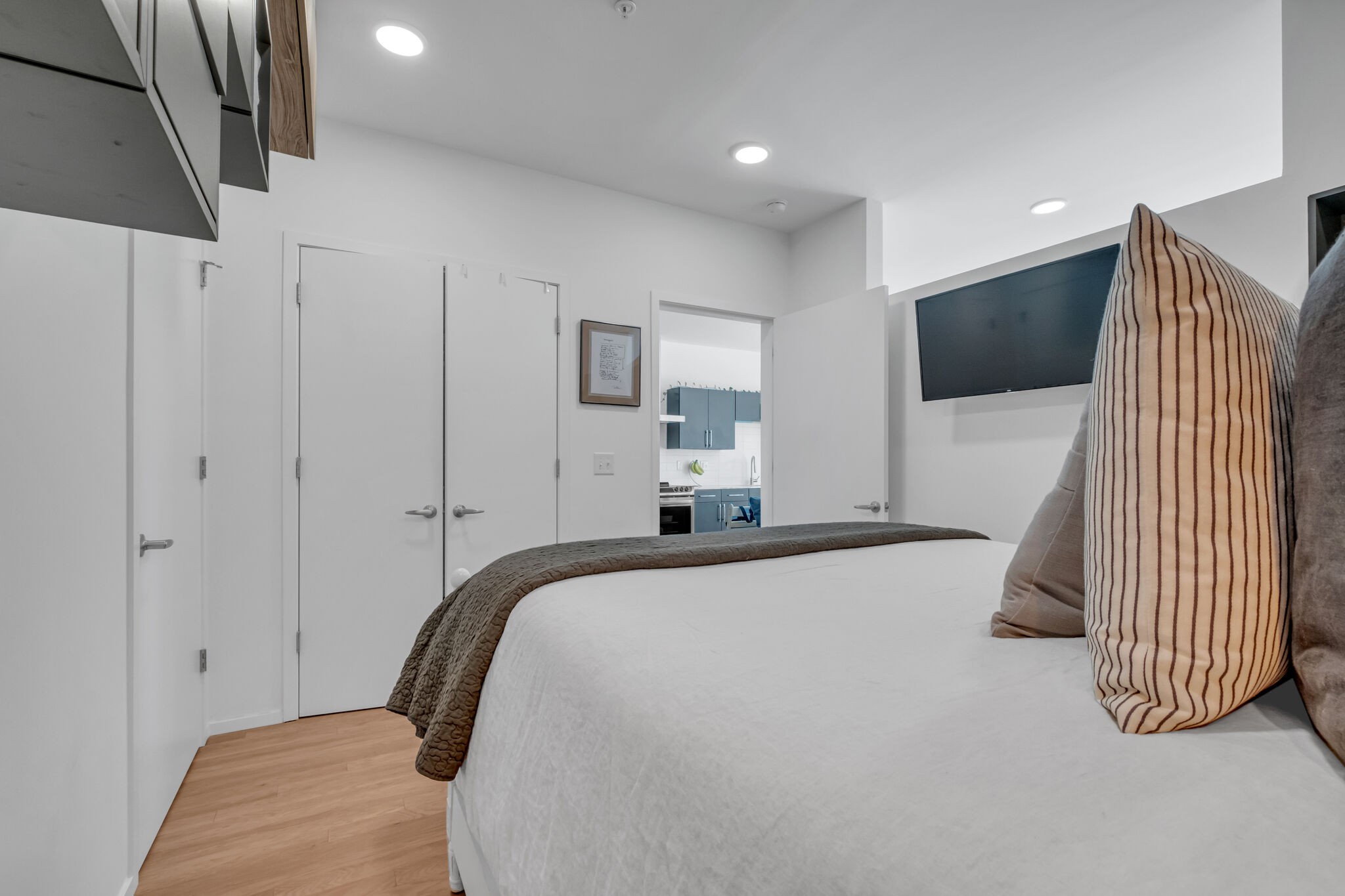 806 Olympic St Unit: 202