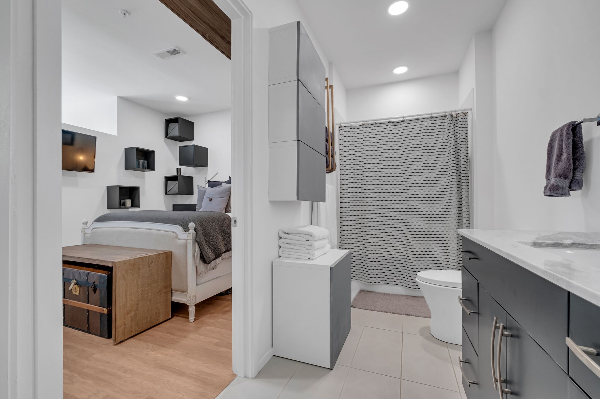 806 Olympic St Unit: 202