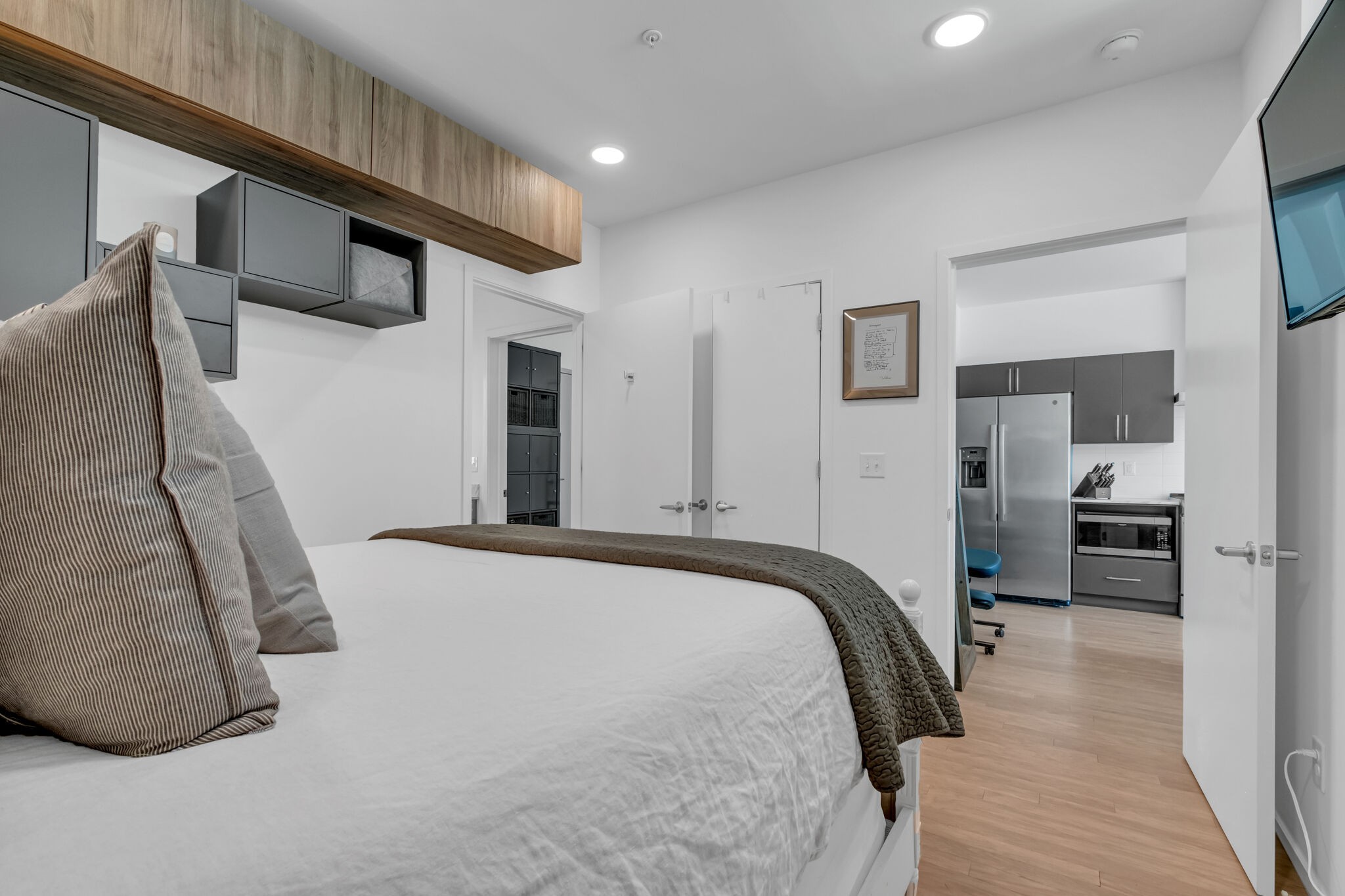 806 Olympic St Unit: 202