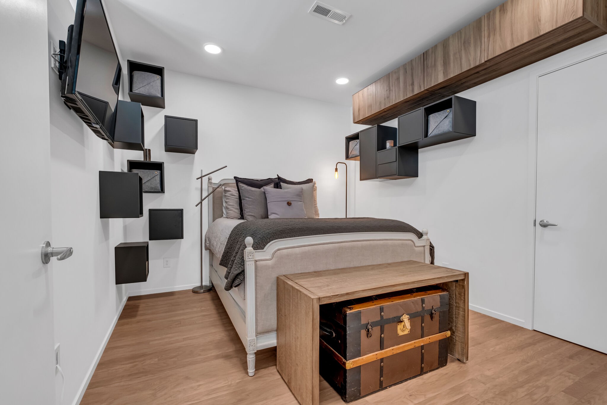 806 Olympic St Unit: 202