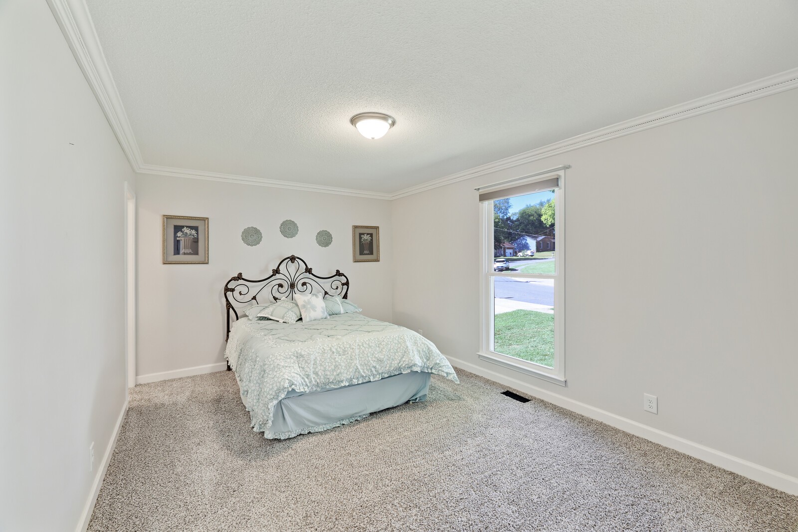 136 Cunningham Pl