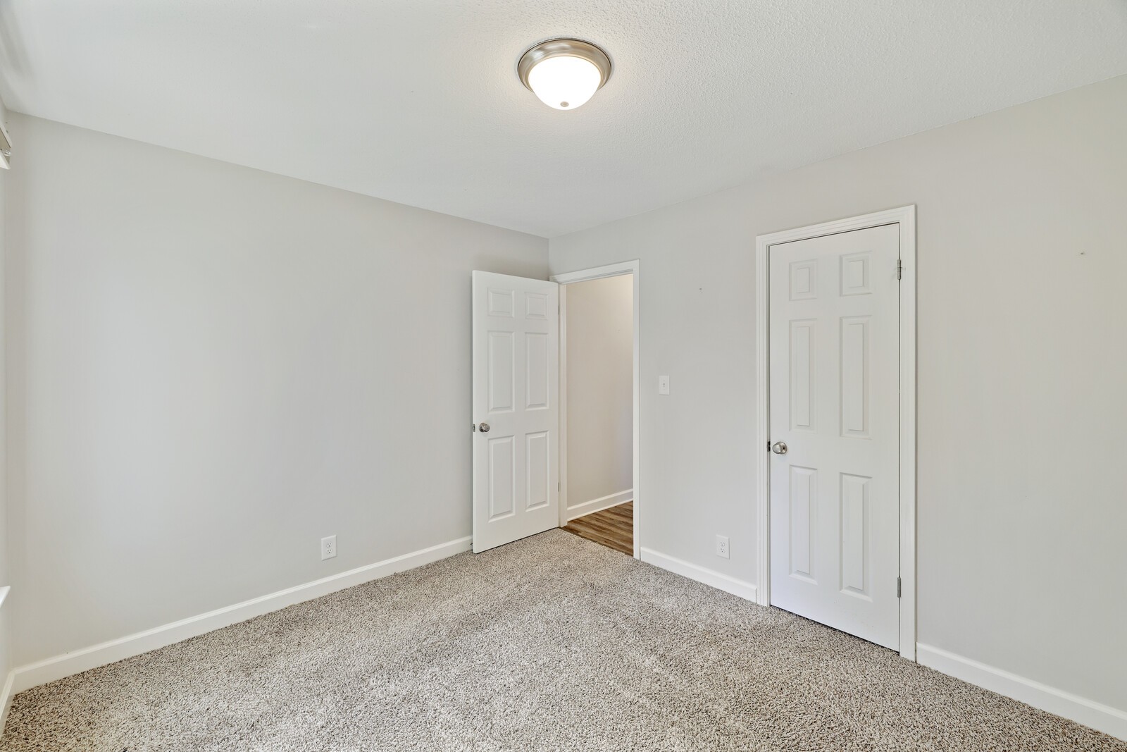 136 Cunningham Pl