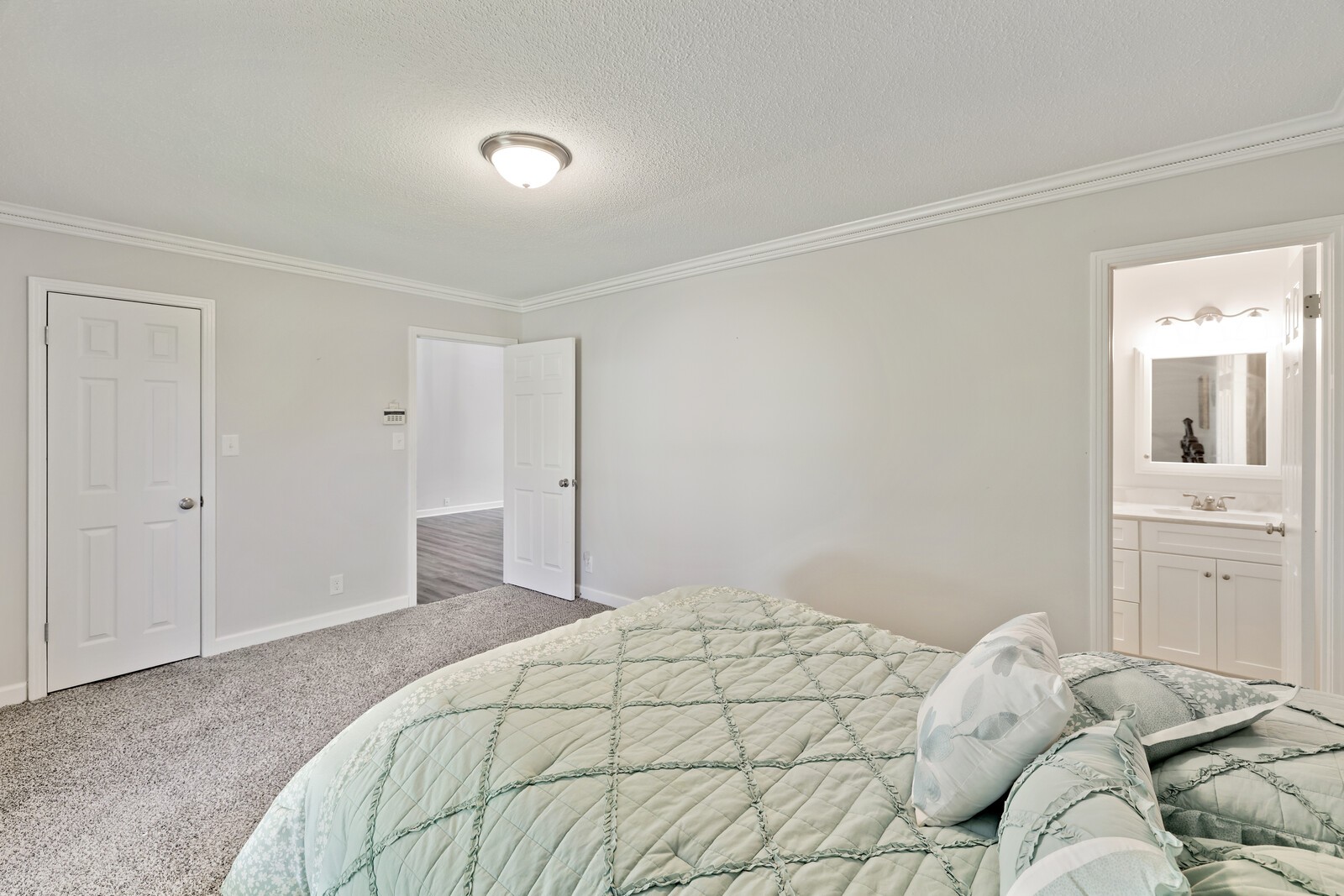 136 Cunningham Pl
