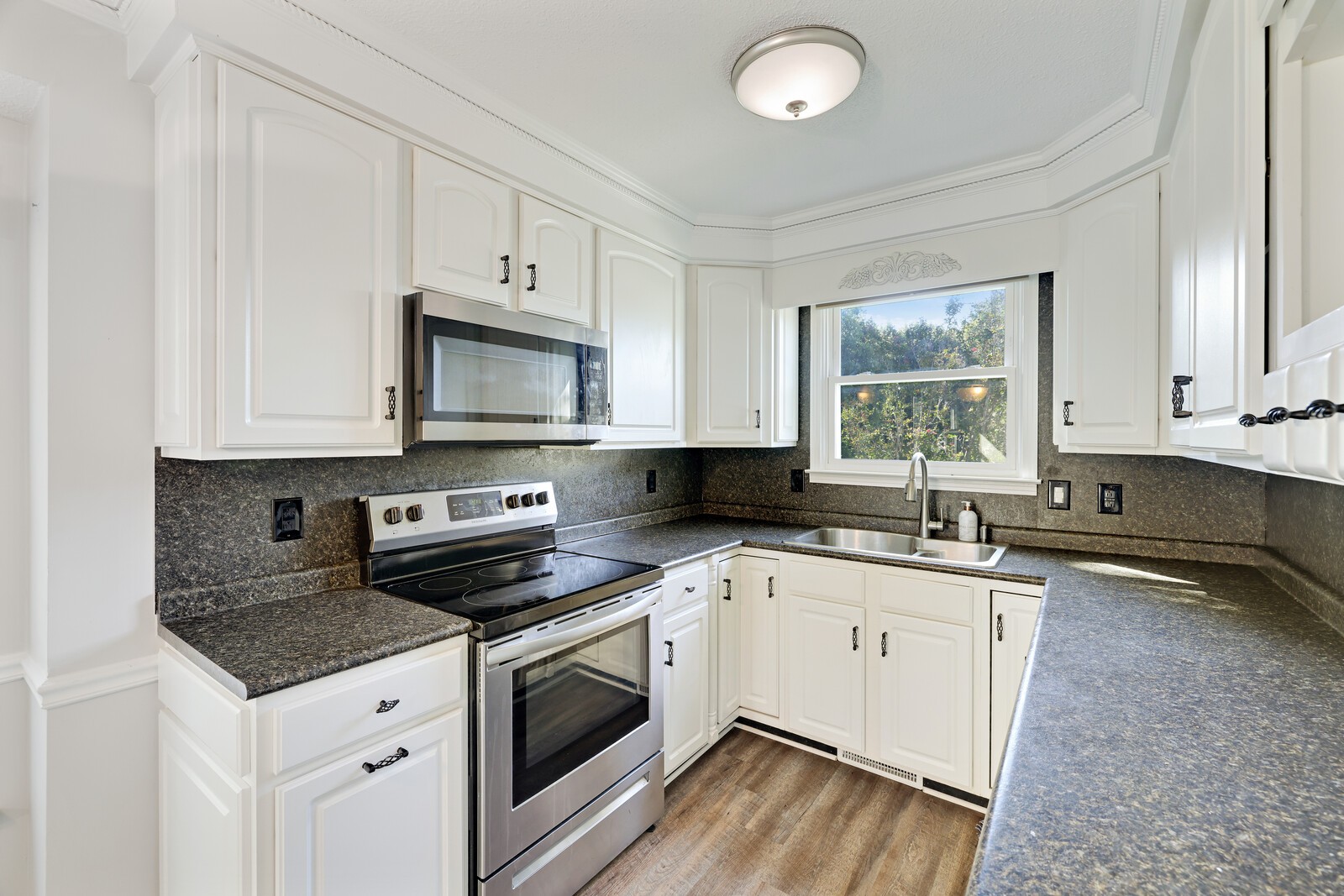 136 Cunningham Pl