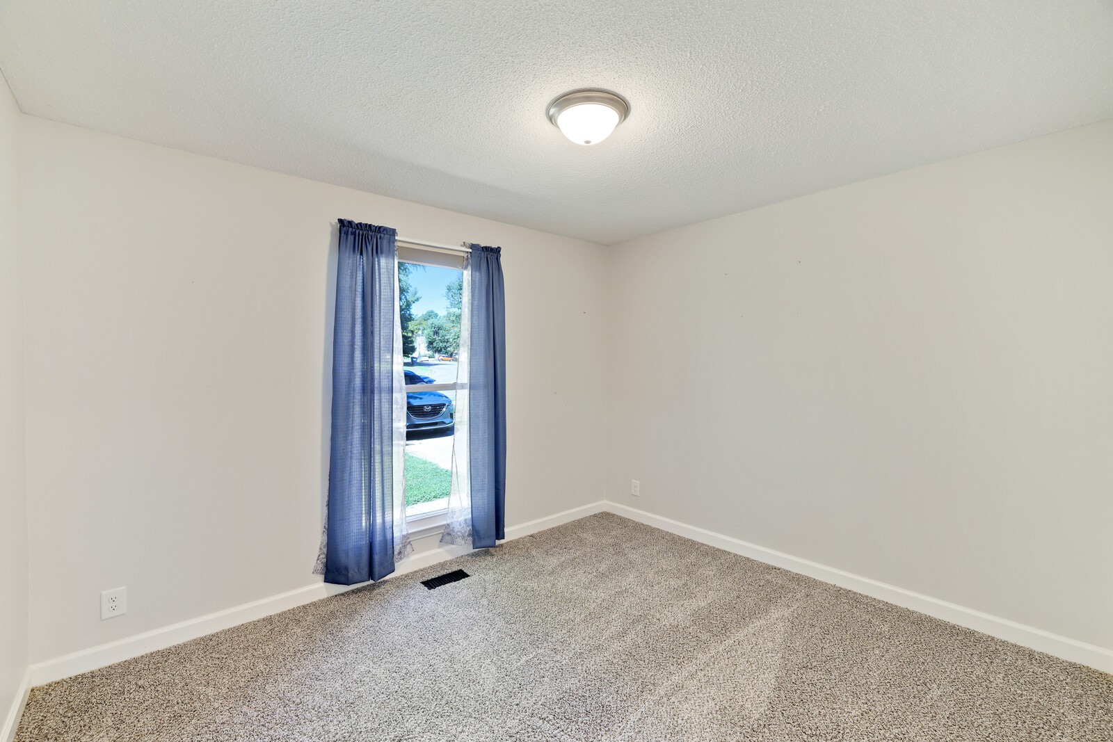 136 Cunningham Pl