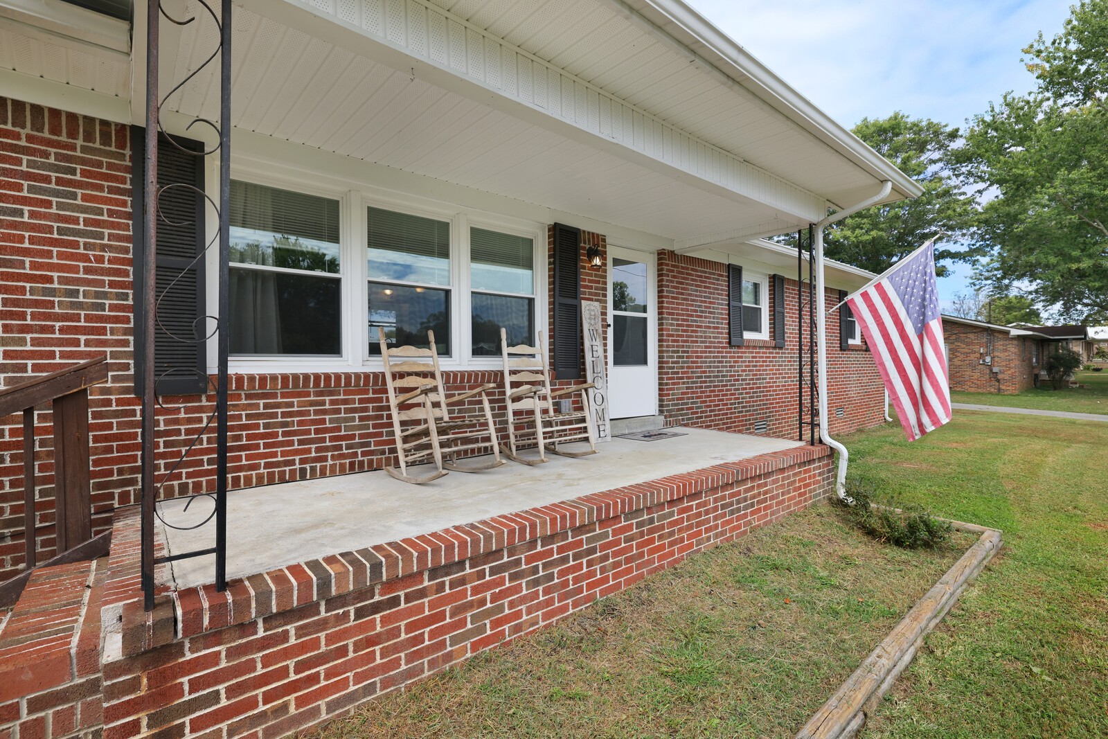 132 Eaton Ln