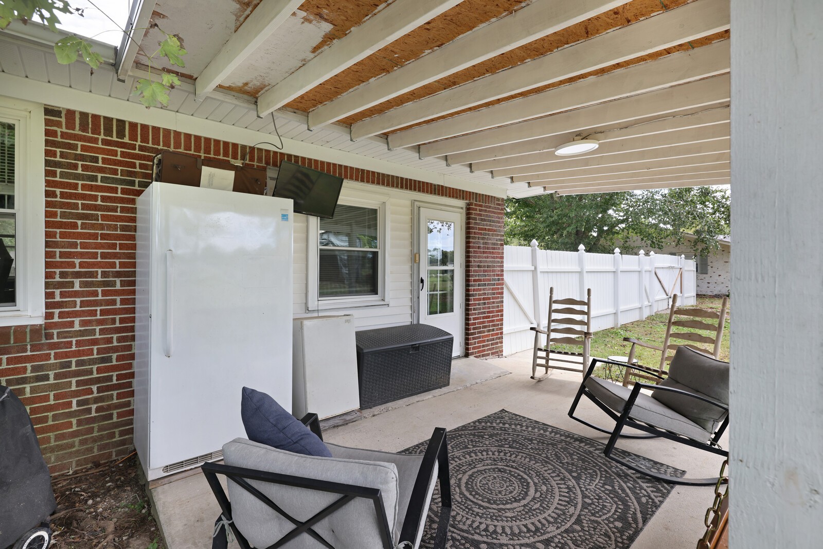 132 Eaton Ln