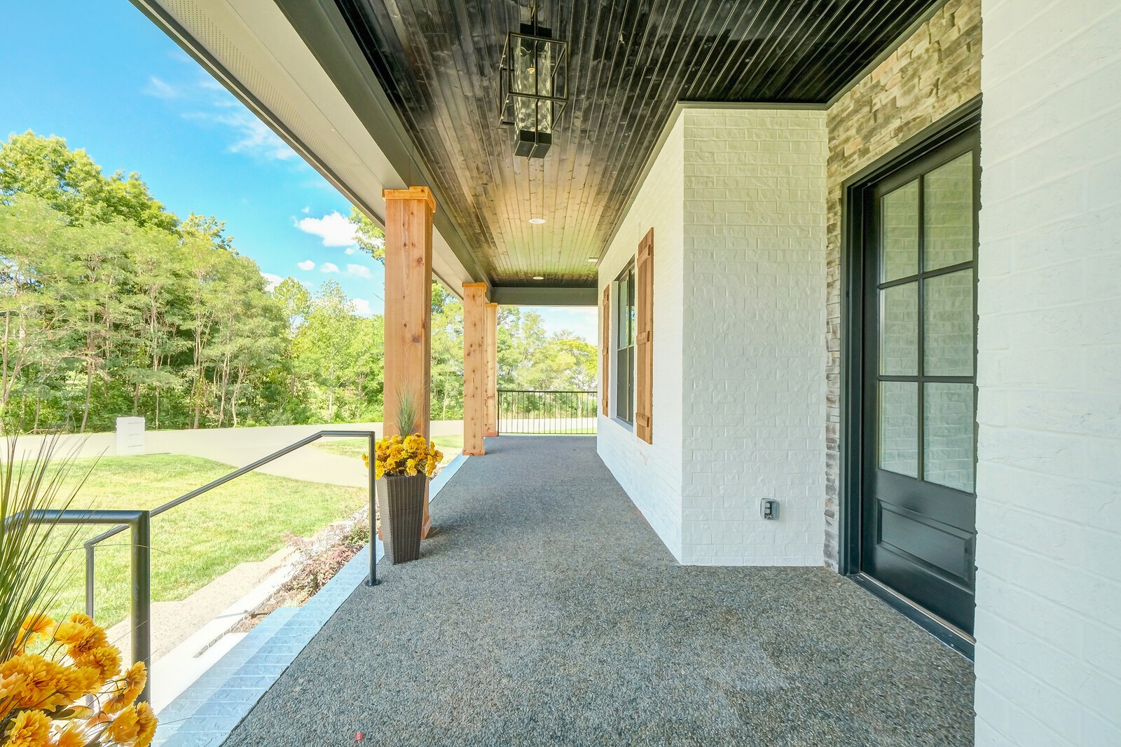 517 Country Club Dr