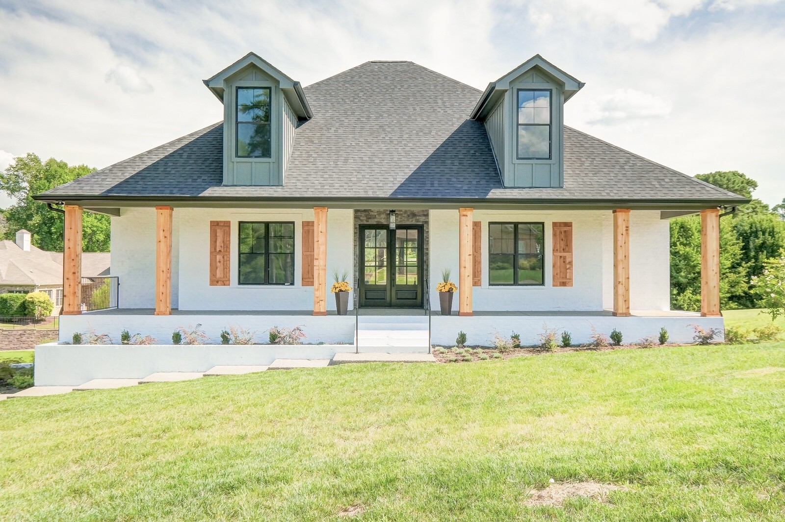 517 Country Club Dr