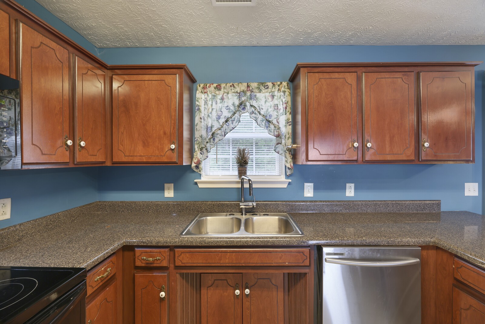 3212 Cloudfalls Trce