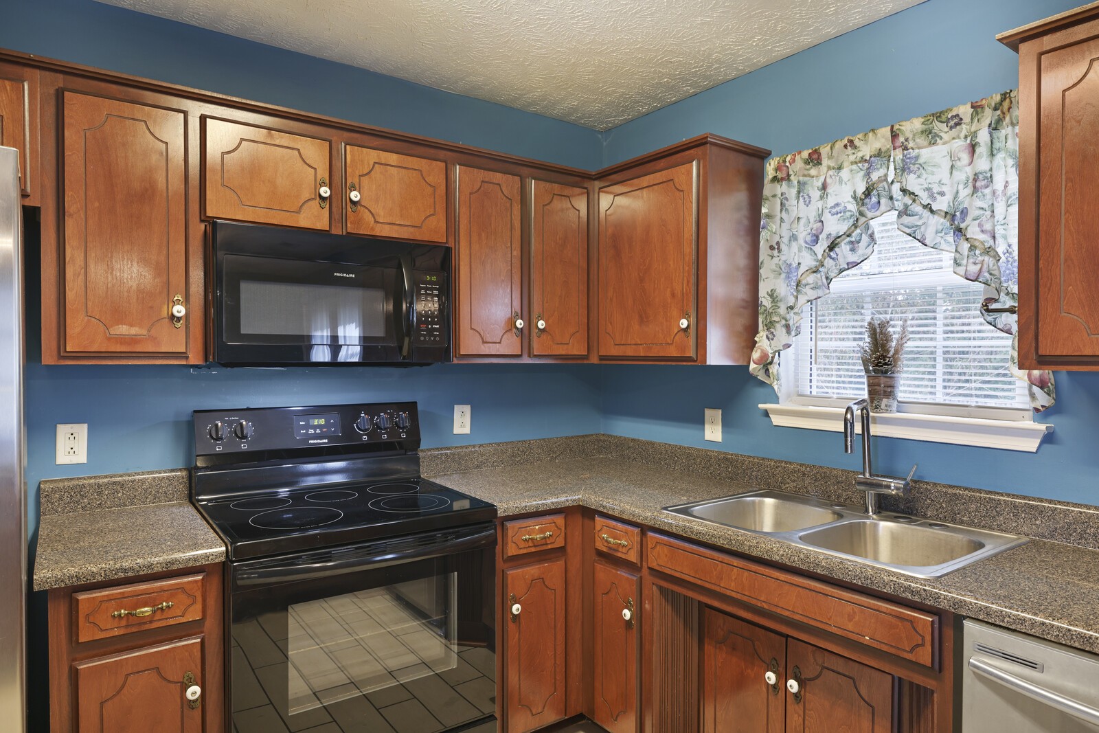 3212 Cloudfalls Trce
