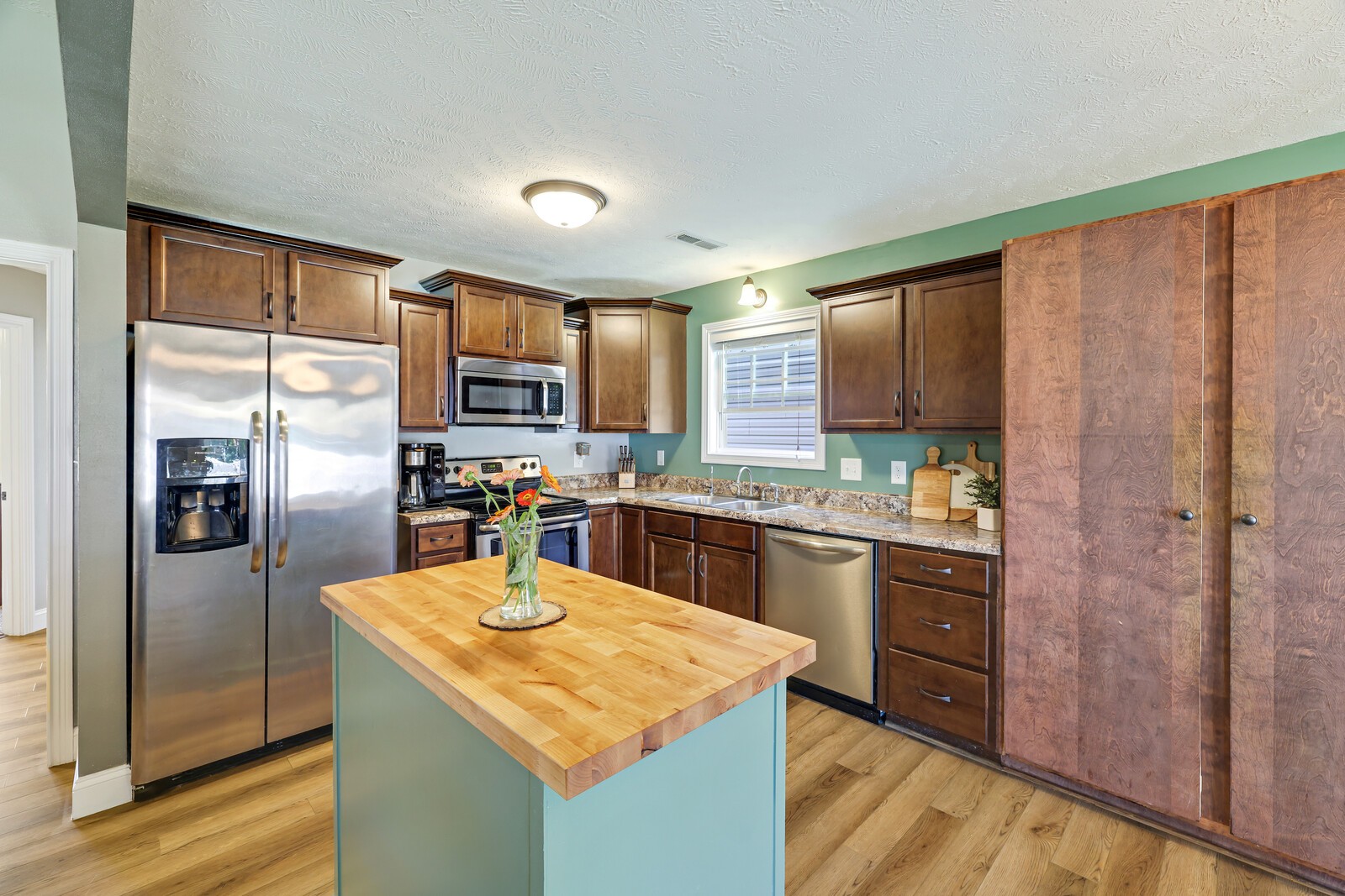 845 Shelton Cir
